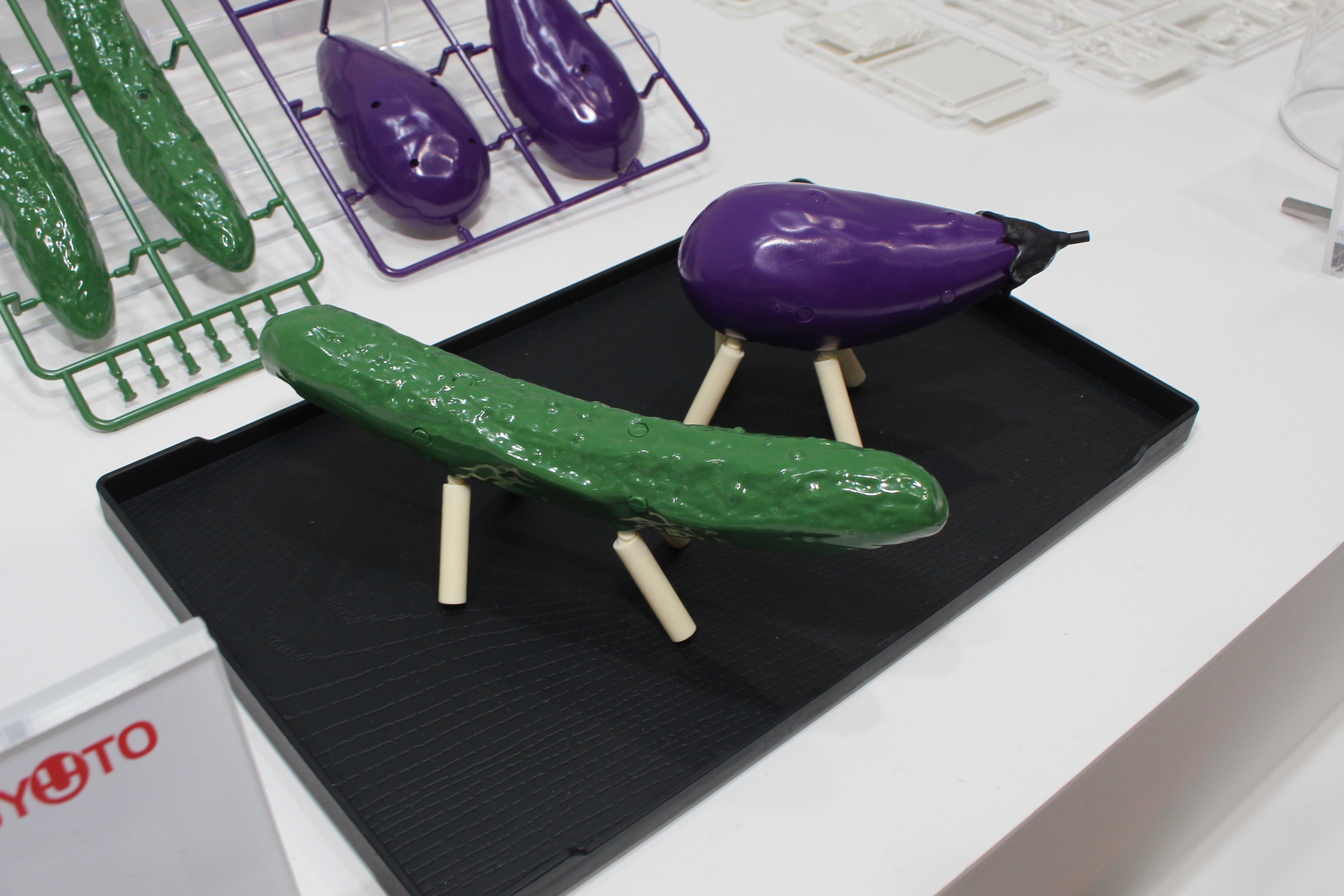 「精霊馬プラモ キュウリとナス」。7月発売予定。価格は2,420円