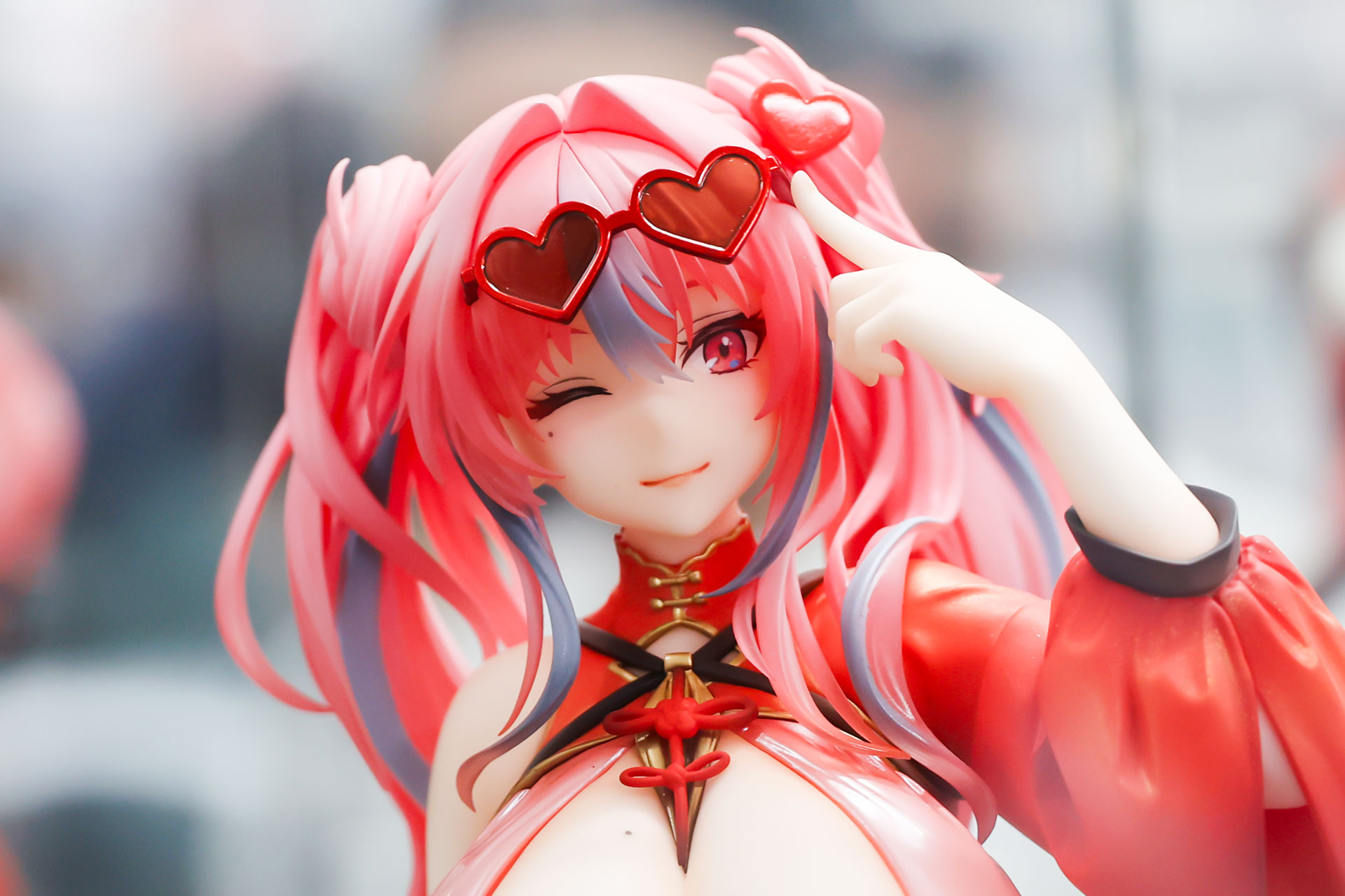 髪の一部にはポイントカラーが入れられている