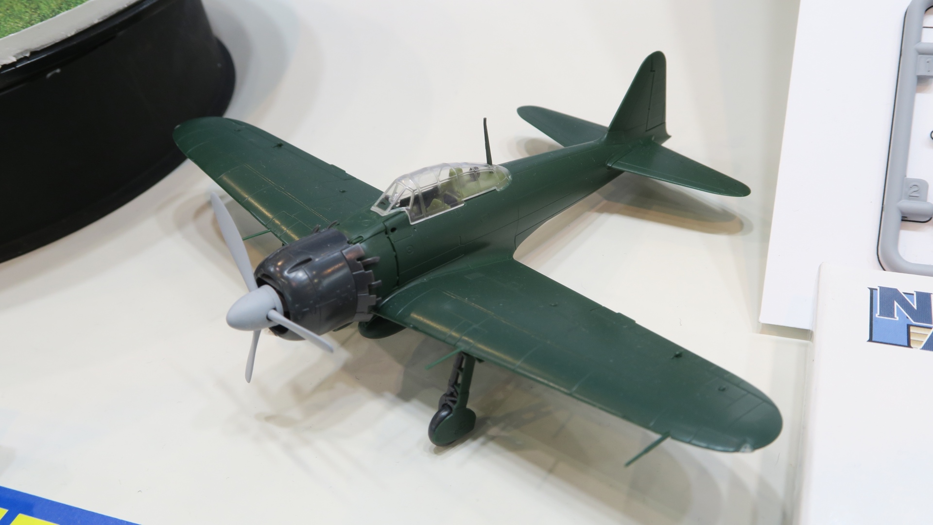 色分けされているので、素組み状態でもちゃんと零戦を感じることができる