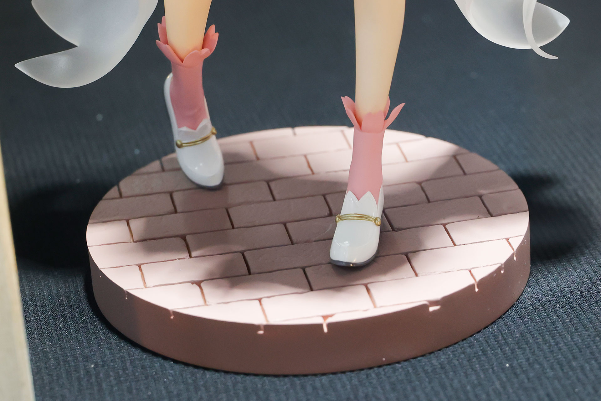 台座部分はレンガ風だ