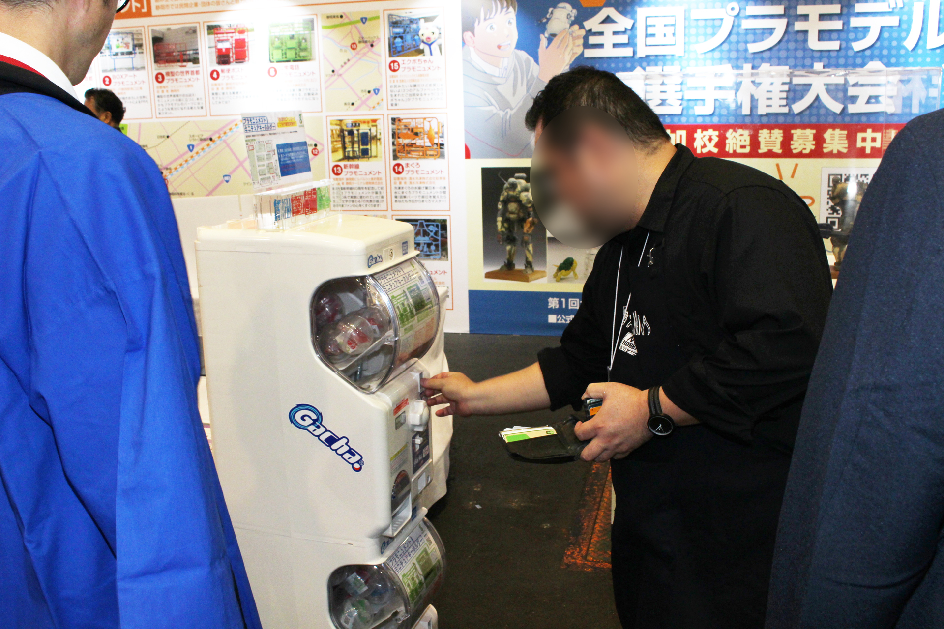 事前に告知されていたこともあり、業者招待日も回している来場者は多かった