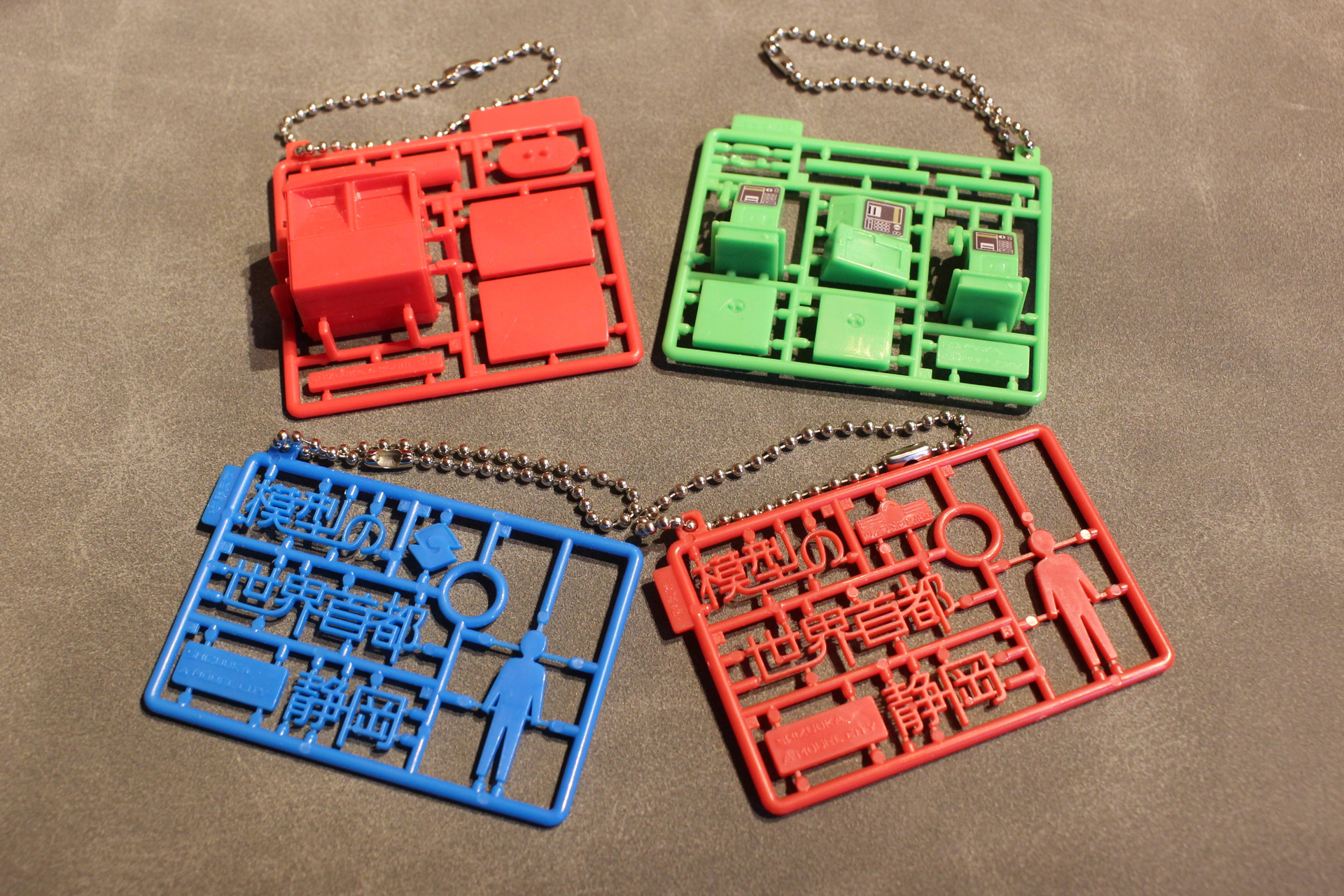 プラ製の立体造形なので、本当にニッパーでカットして組み立てたくなってしまう衝動にかられる