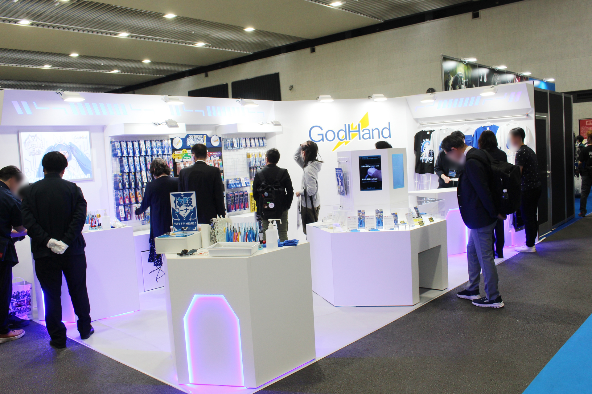 ゴッドハンドのブース。展示だけでなく、ツールの体験コーナーも設けられている。気になる工具があるなら、ブースを訪れて試してみよう