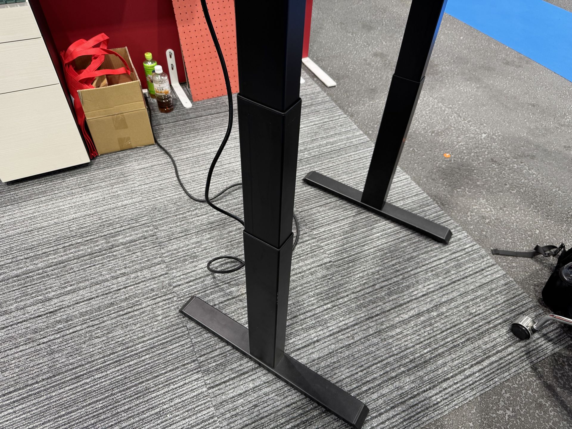 電動昇降ユニットはドイツのOKINを採用