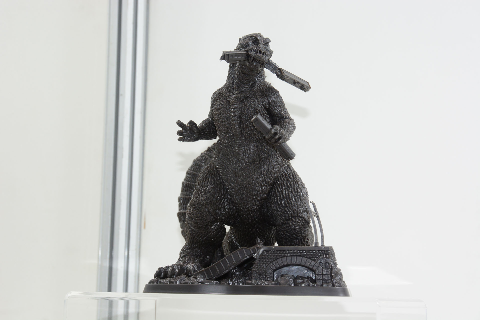 こちらは無彩色の試作品