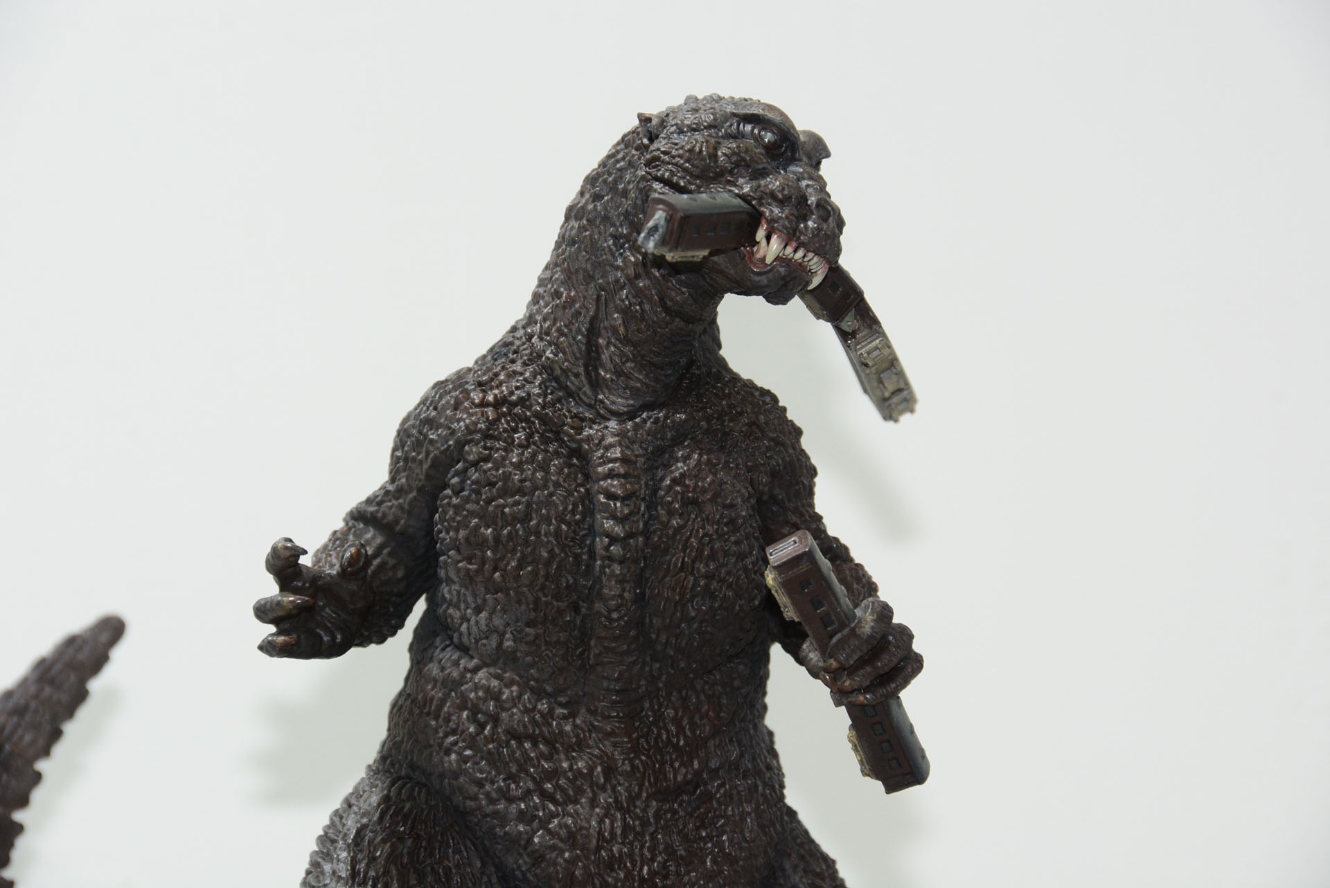 力強い上半身、ひねった体、食いしばった口など、生物としての生命観や、松村氏の中の"ゴジラ観"が詰め込められている