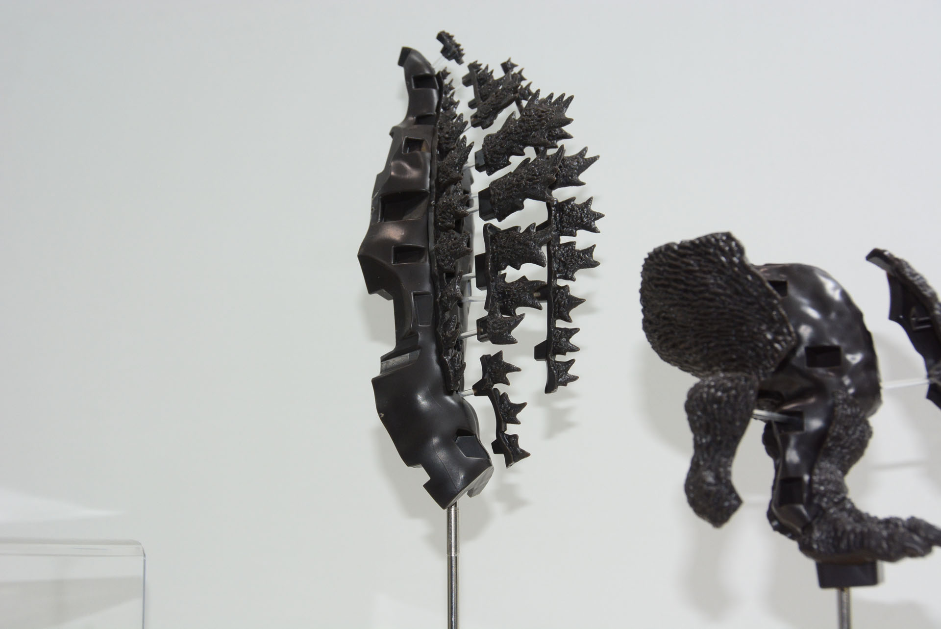 中心部に体表を貼り付け、徐々にゴジラが形成されていく楽しさ