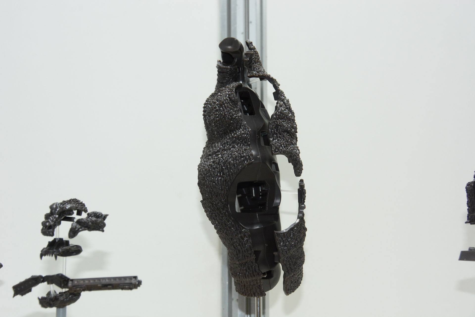 中心部に体表を貼り付け、徐々にゴジラが形成されていく楽しさ