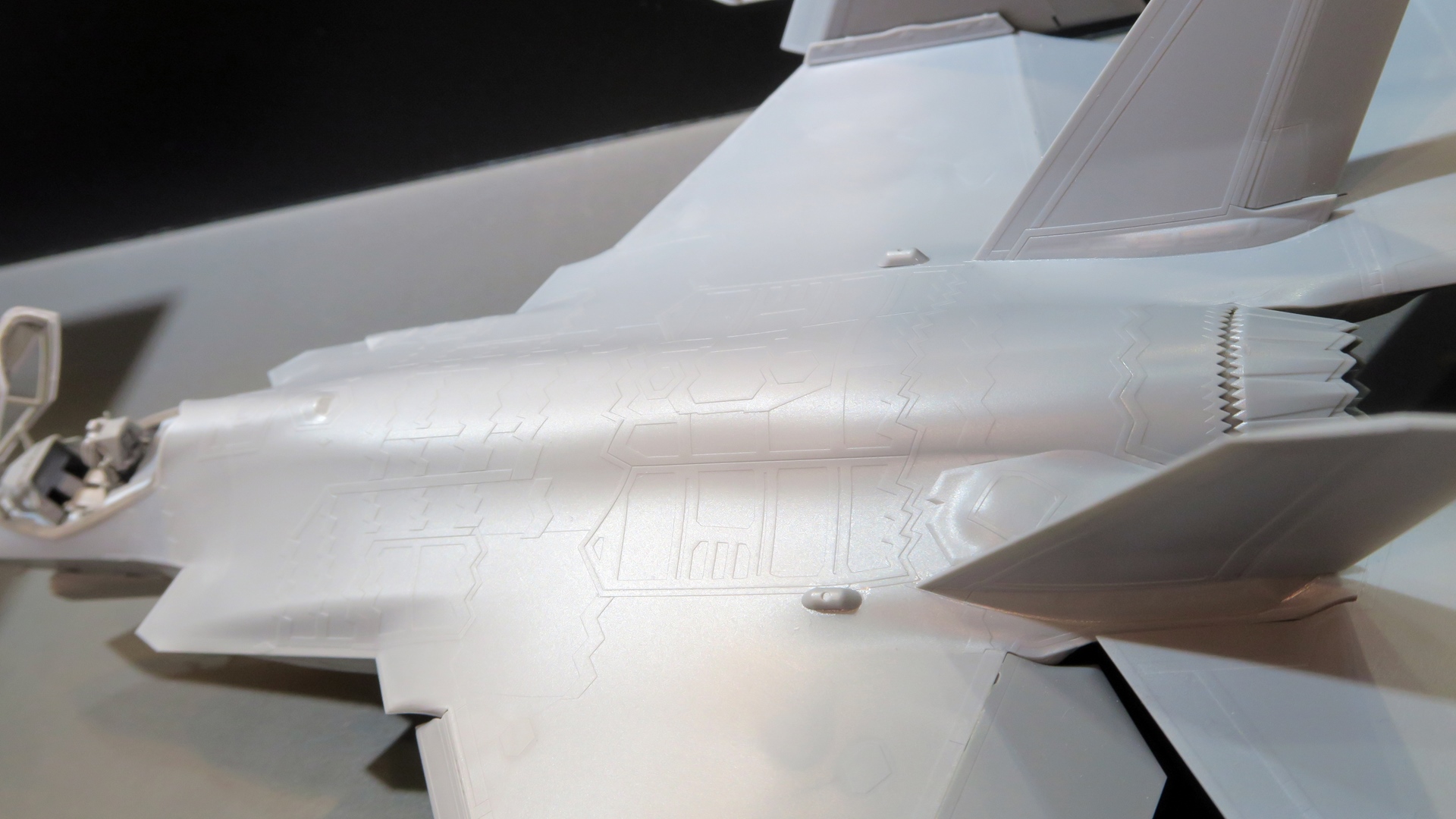 開閉選択式キャノピーとRAMパネルモールドも高精度に再現されている。