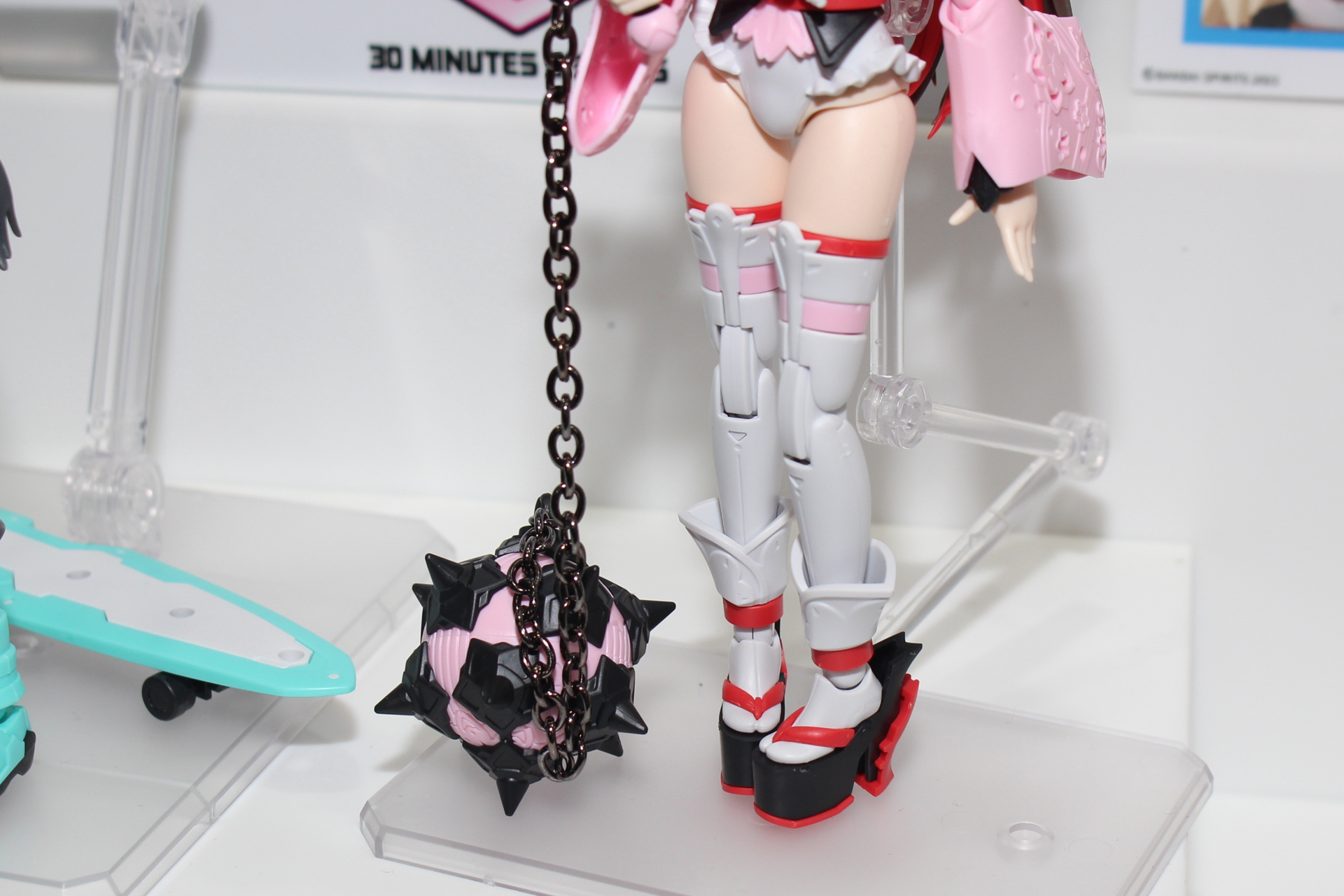 30MS公式Xでも発表され、ファンを驚愕させた鉄球。彼女がこれを振り回す姿を想像すると、ちょっと怖くなってしまうかも。トゲは全て別パーツになっているようだ