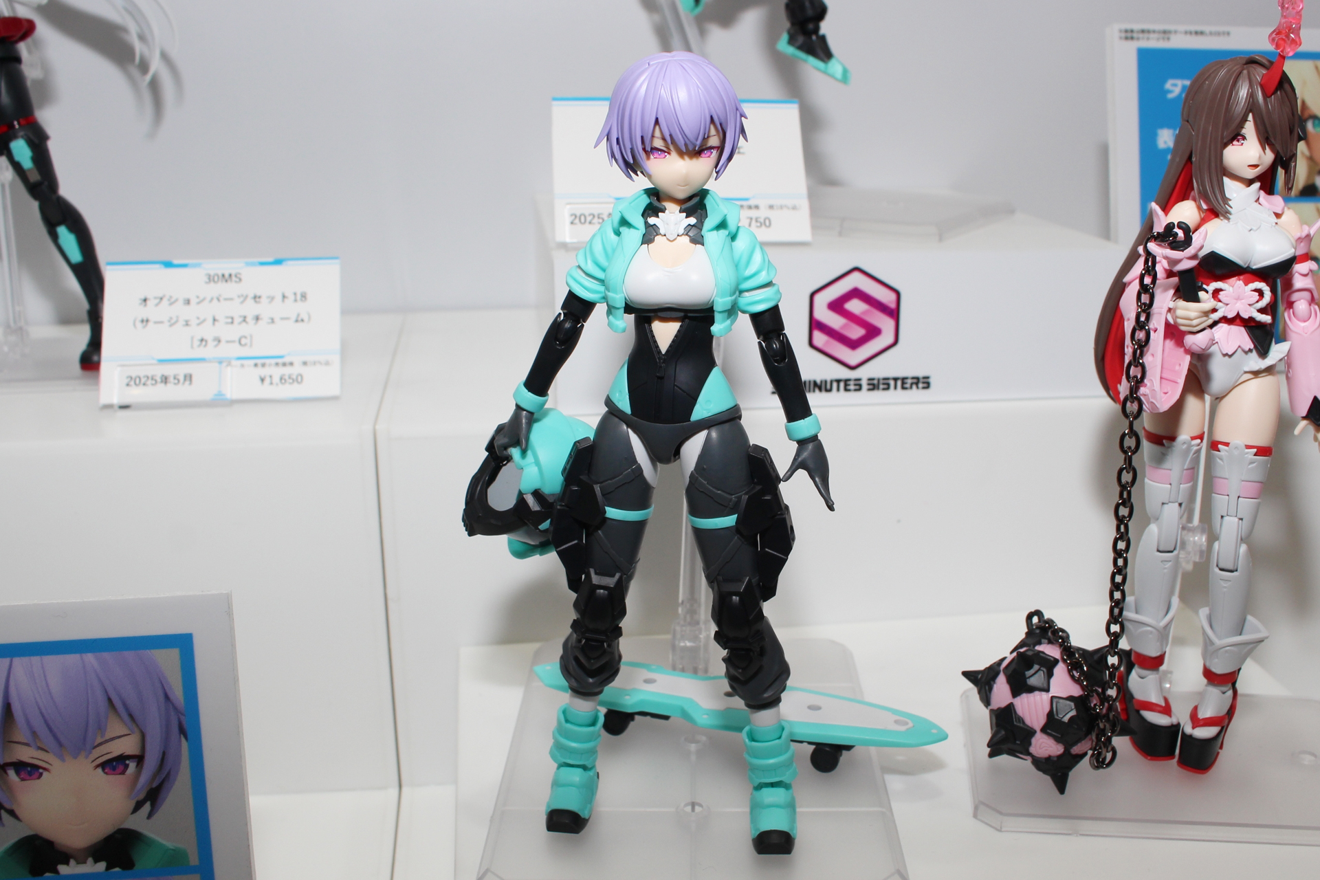 「SIS-V00 ライディラ[カラーA]」。8月発売予定。価格は3,300円