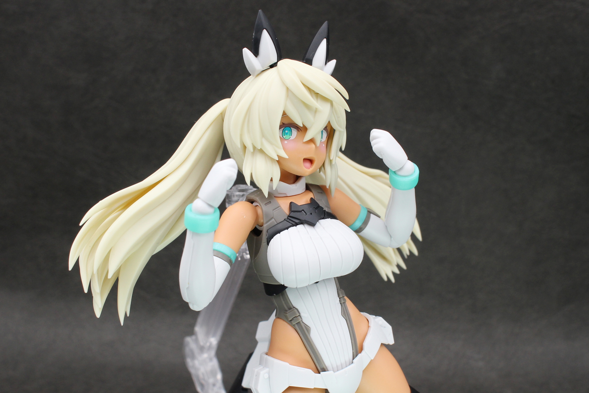 「30MS SIS-H00 セスティエ[カラーC]」。5月24日発売。価格は2,750円。なお本稿では一部の写真に別売りの「アクションベース6」、「アクションベース7」を使用している