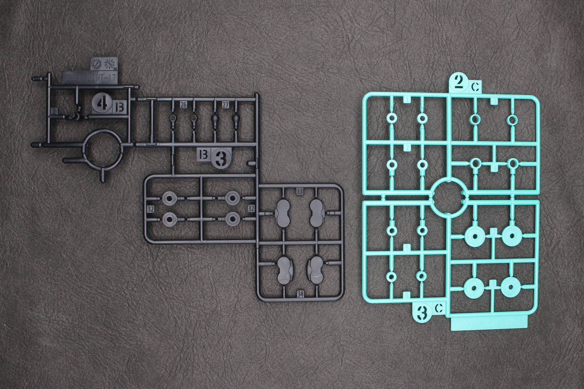 Bパーツ（ブラック）、Cパーツ