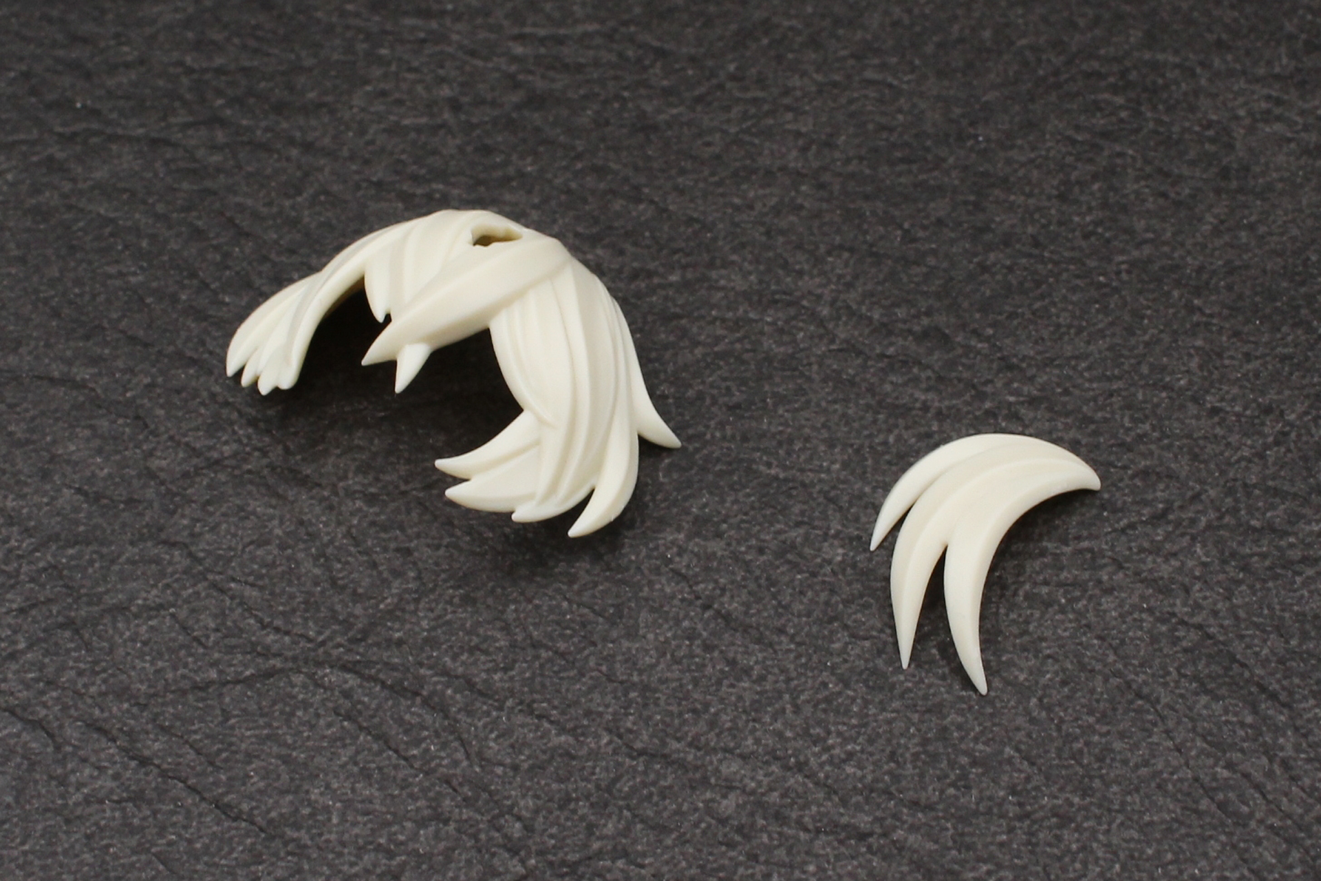 前髪は2パーツの構造