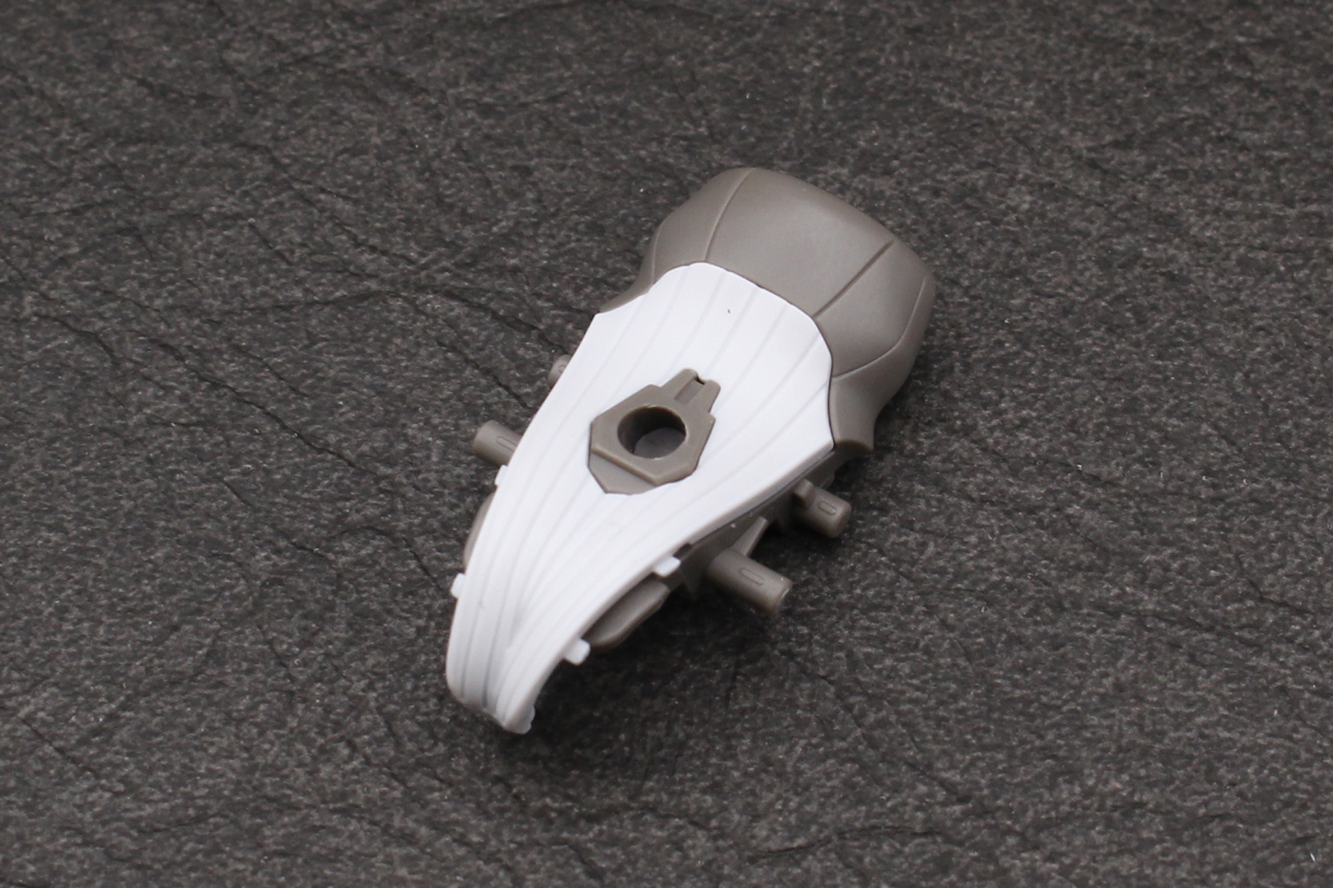 背中側を組み立てて、腹部に取り付ける