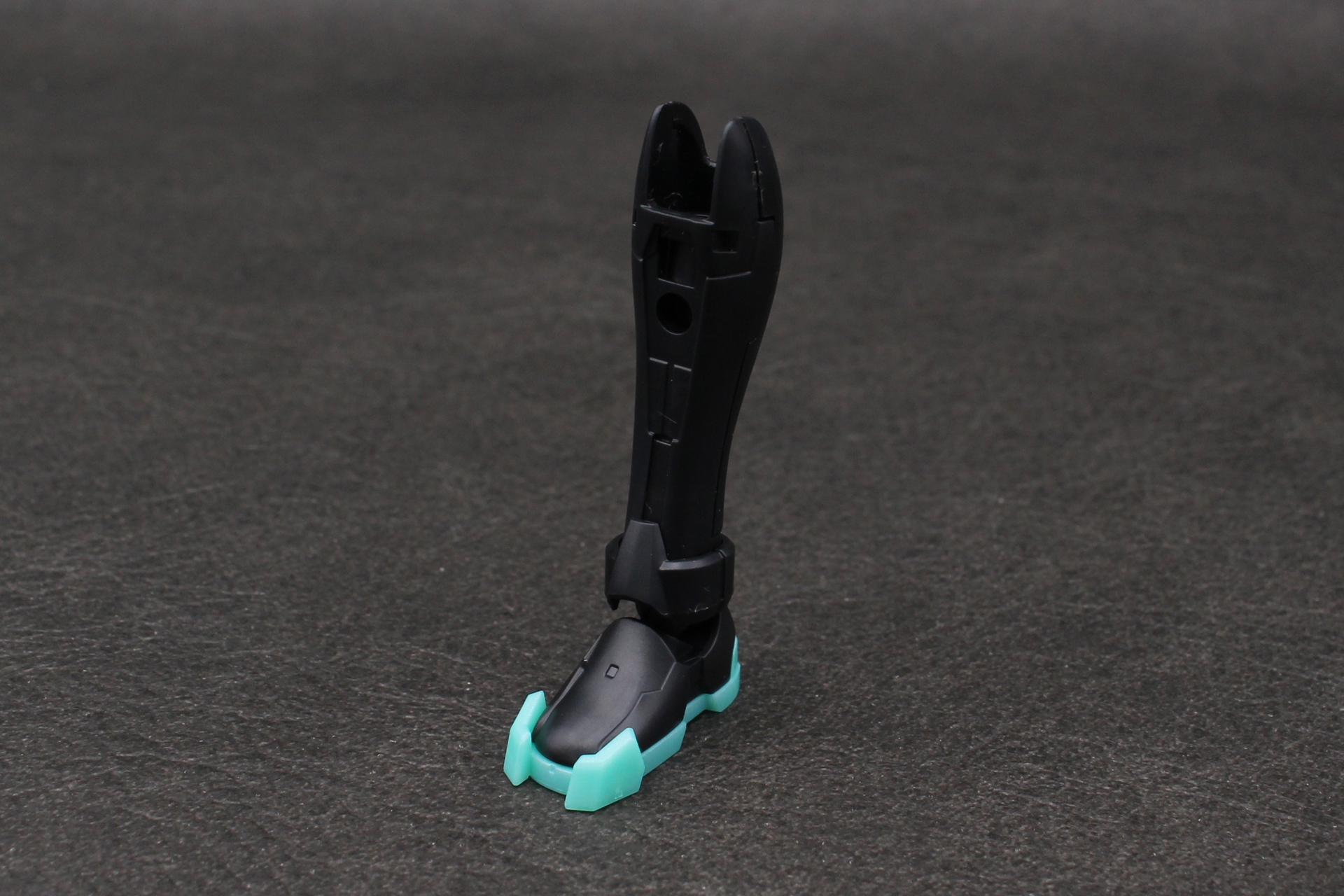 ブーツを組み立てて、脛に取り付ける