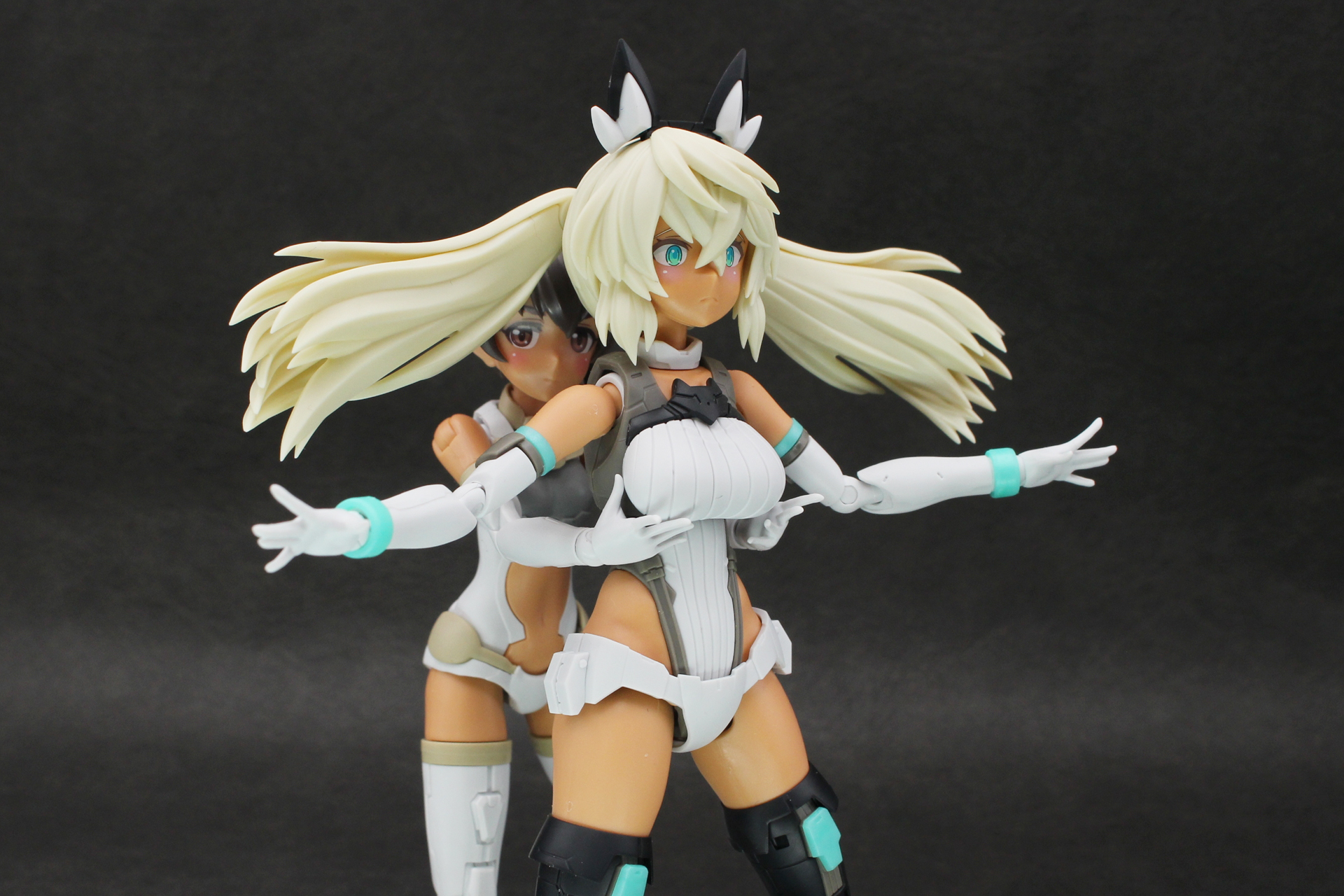 ロングツインテールを開いた様子。シルエットが大きく変わる。フェイスパーツの驚き顔は、こういう日常っぽいシーンを作ってみると似合う