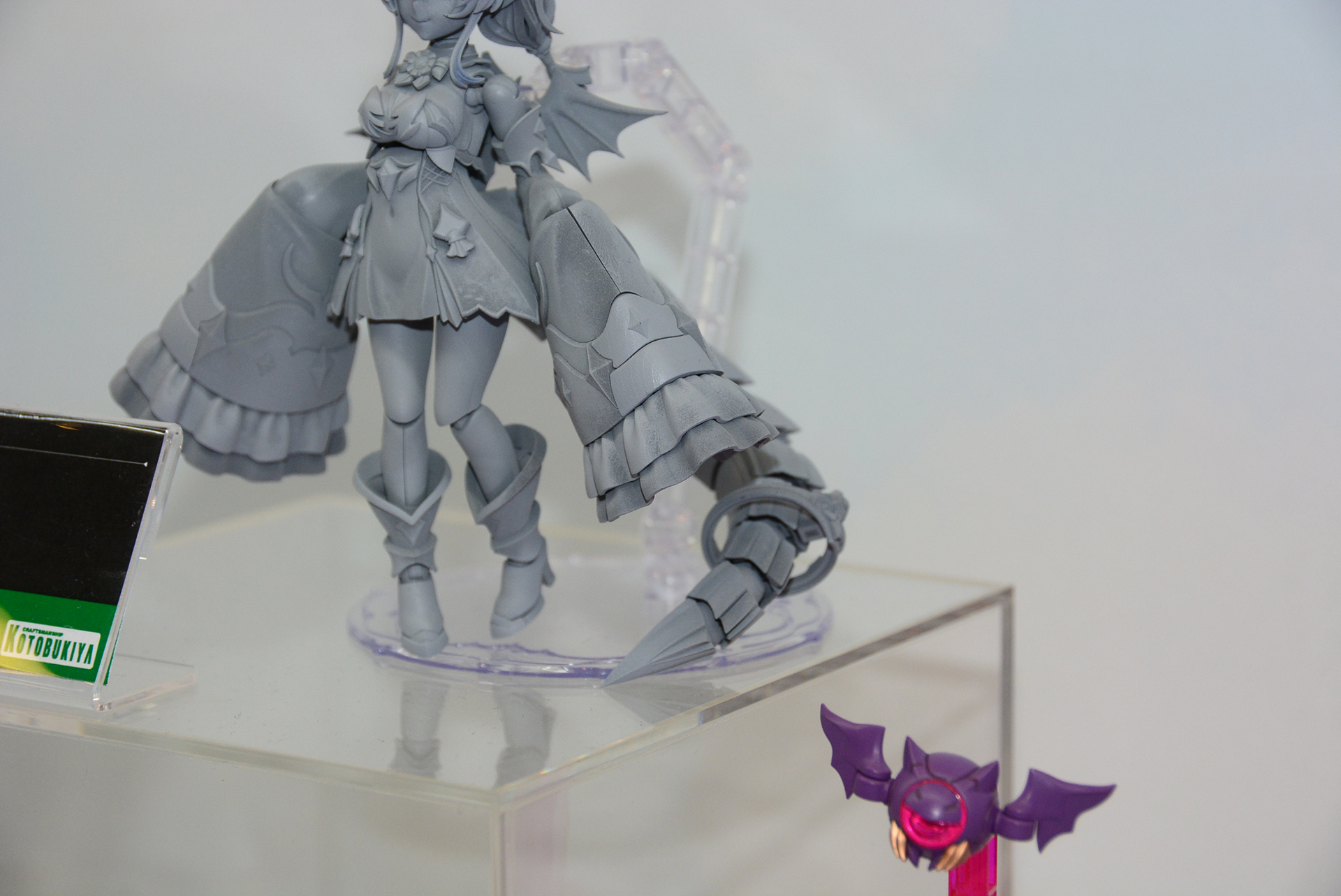 「第10弾キャラクター」は小さくかわいらしい体型。背中には大きなサソリの尻尾を持つ。ギミックなどはまだ秘密。まだまだ秘密が隠されているとのこと