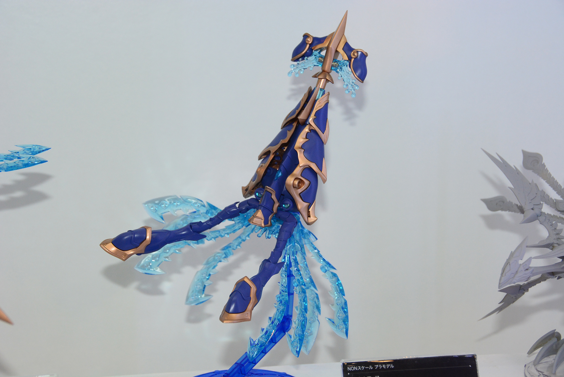 イカの姿をした「トリクル デカポディア」