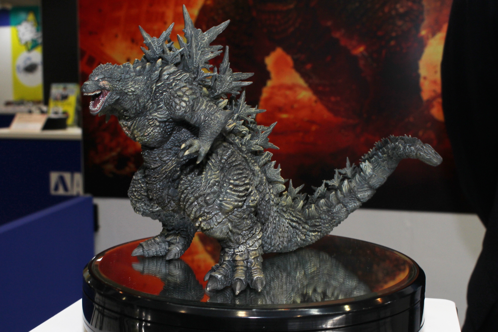 「ゴジラ（2023）」。9月発売予定。価格は7,260円。アオシマオンラインショップでは熱線再現用のクリア成形の背びれパーツが付属する限定版（価格7,480円）も予約中