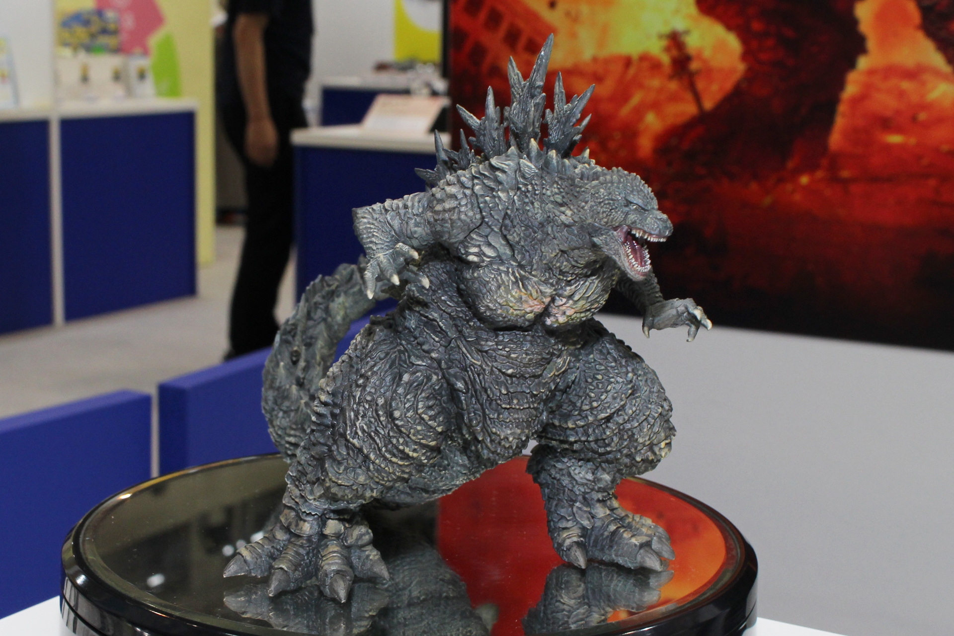 塗装された試作品。コンパクトなサイズながら塗装次第でこのクオリティに仕上がる。原型制作は蟹蟲修造氏で、プラモデルで原型師の存在を世に広めることもこのシリーズのミッションの一つだという