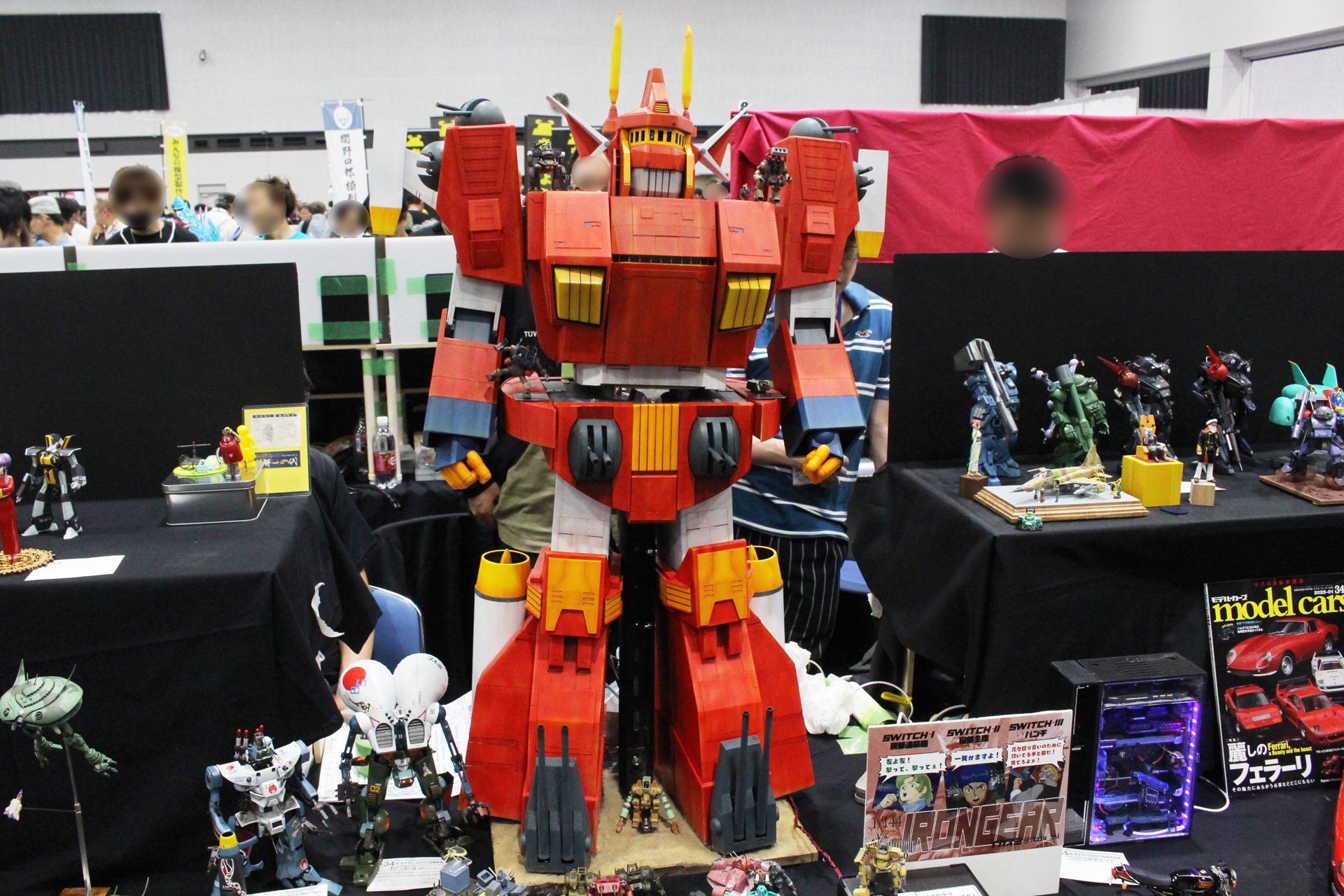 会場のランドマークのように目立っていたアイアン・ギアー。各所にはサークルの仲間が作った同スケールのウォーカーマシンが置かれていた