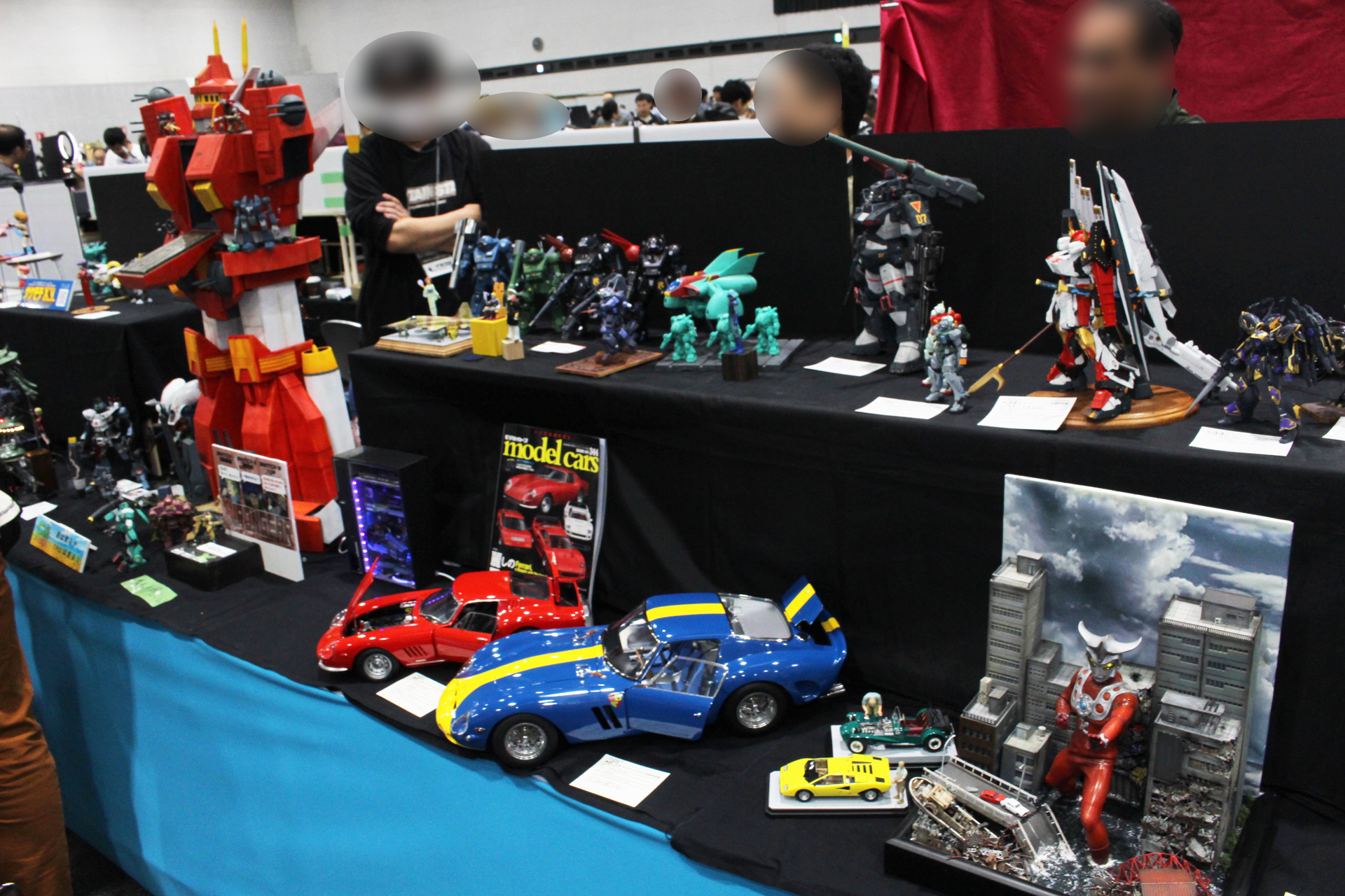 「東京ナイト倶楽部」の作品群。3つのテーマを設けて制作した作品を展示していた