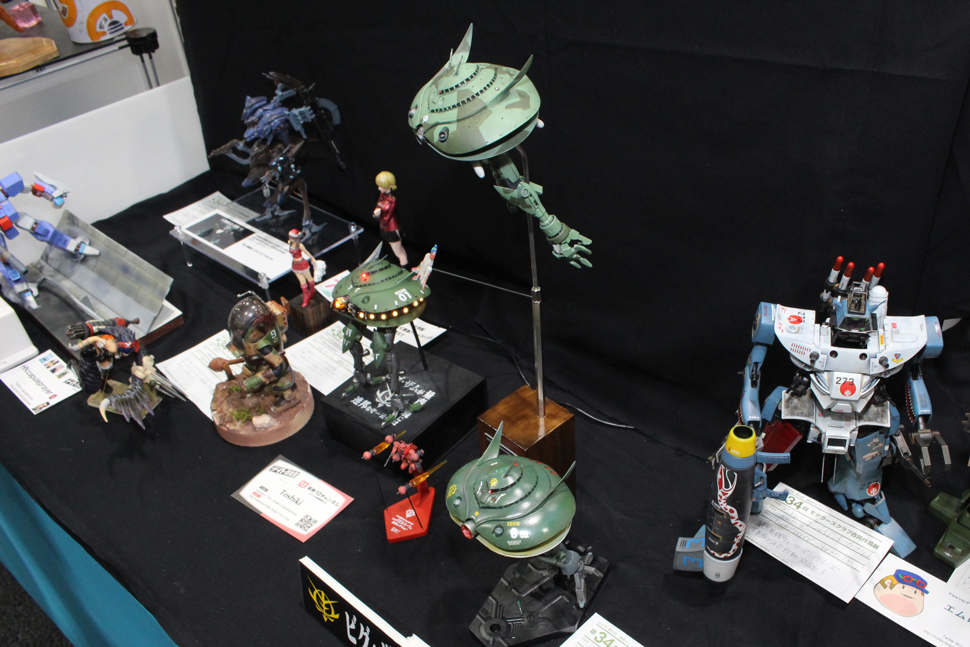 「東京ナイト倶楽部」の作品群。3つのテーマを設けて制作した作品を展示していた