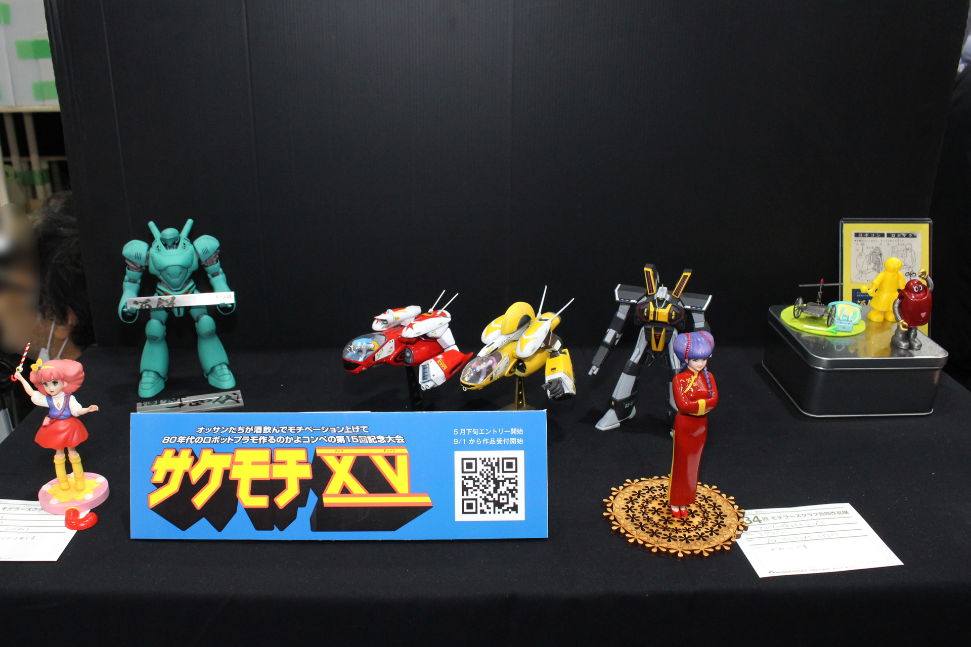 「東京ナイト倶楽部」の作品群。3つのテーマを設けて制作した作品を展示していた