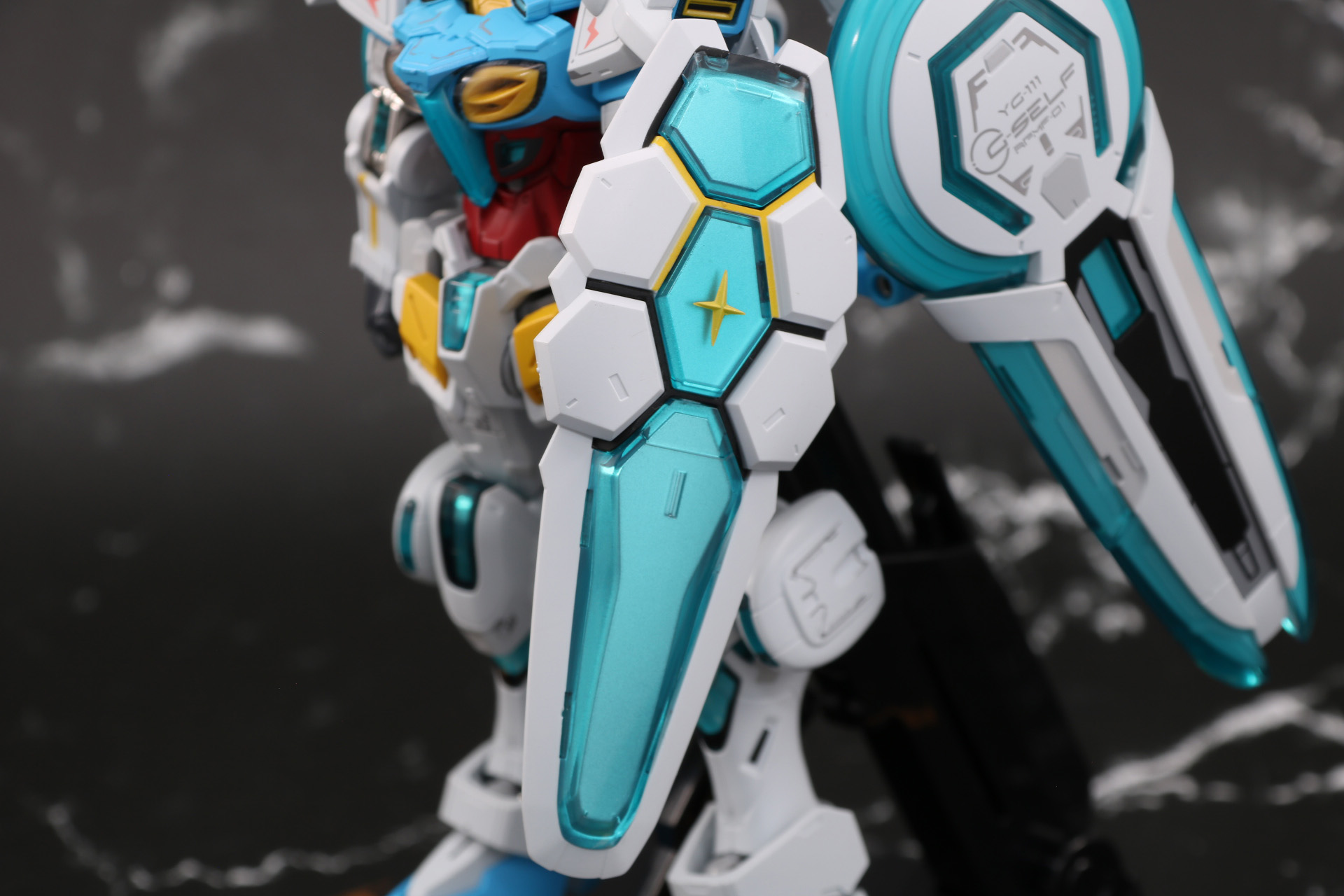 左腕部にフォトン装甲シールドを持たせる