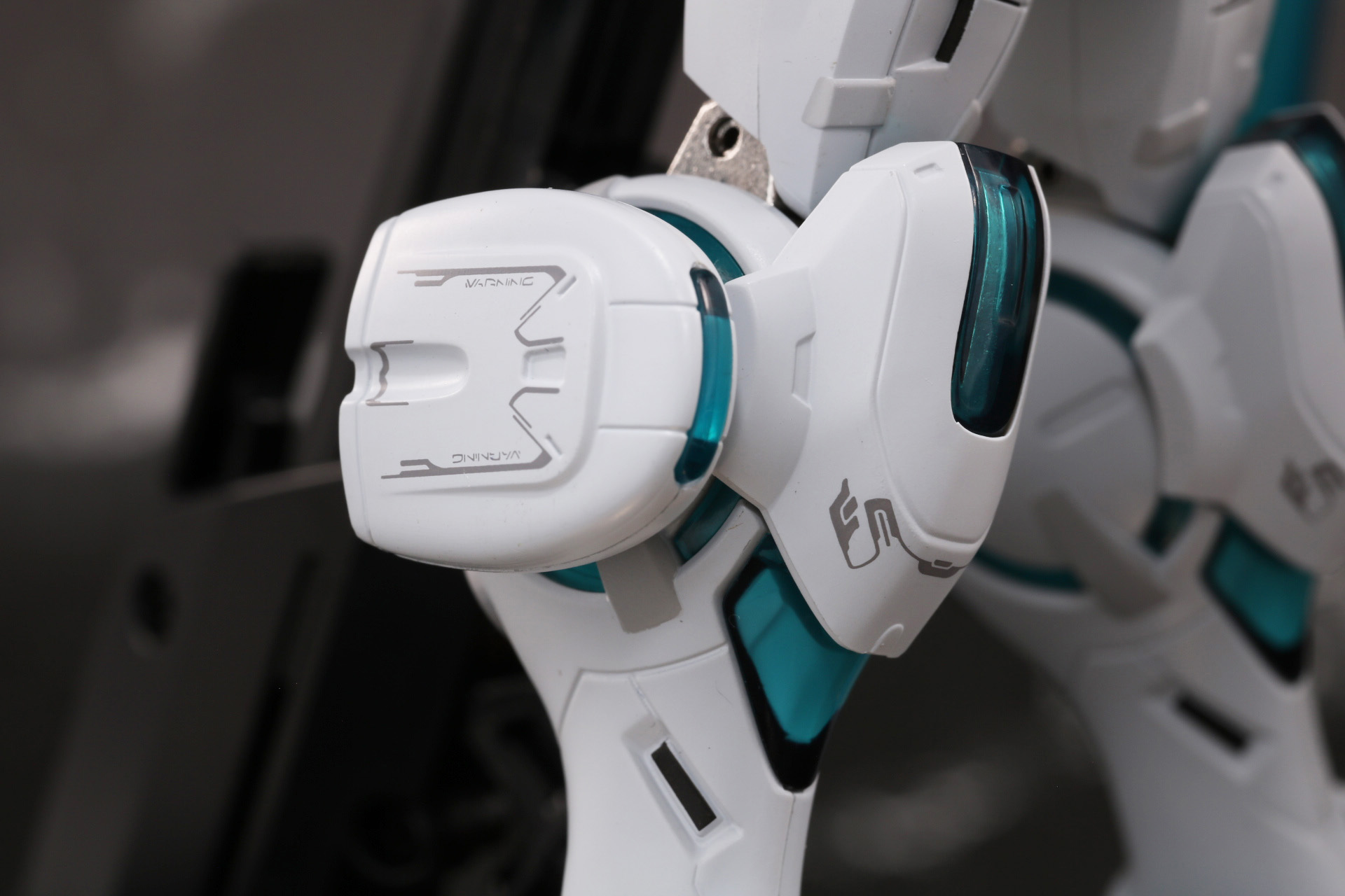 脚部のフォトン・バッテリー