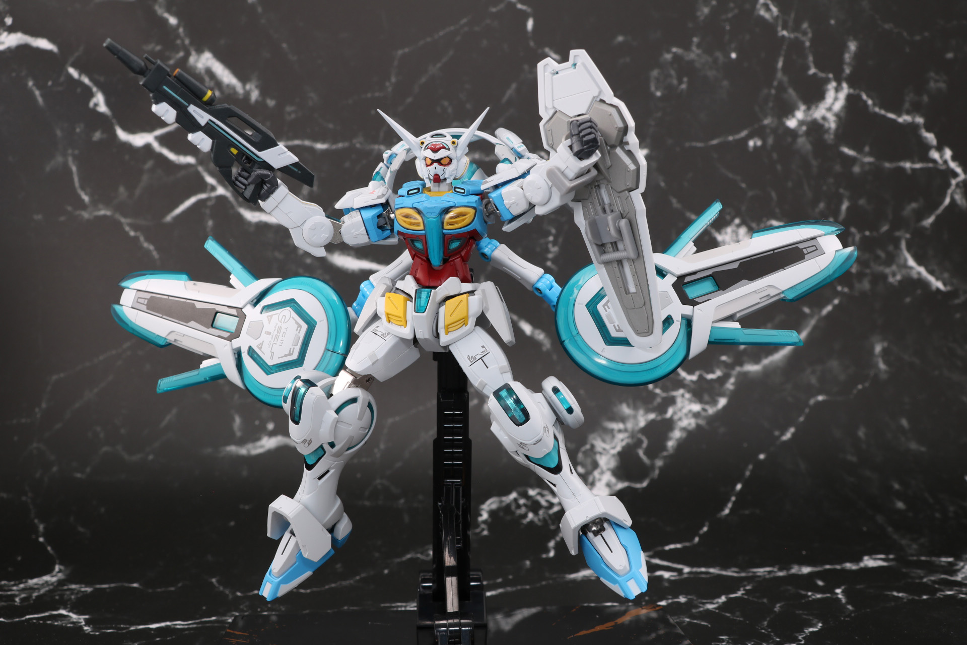 大きく展開し、側面部を展開してリフレクターモードに