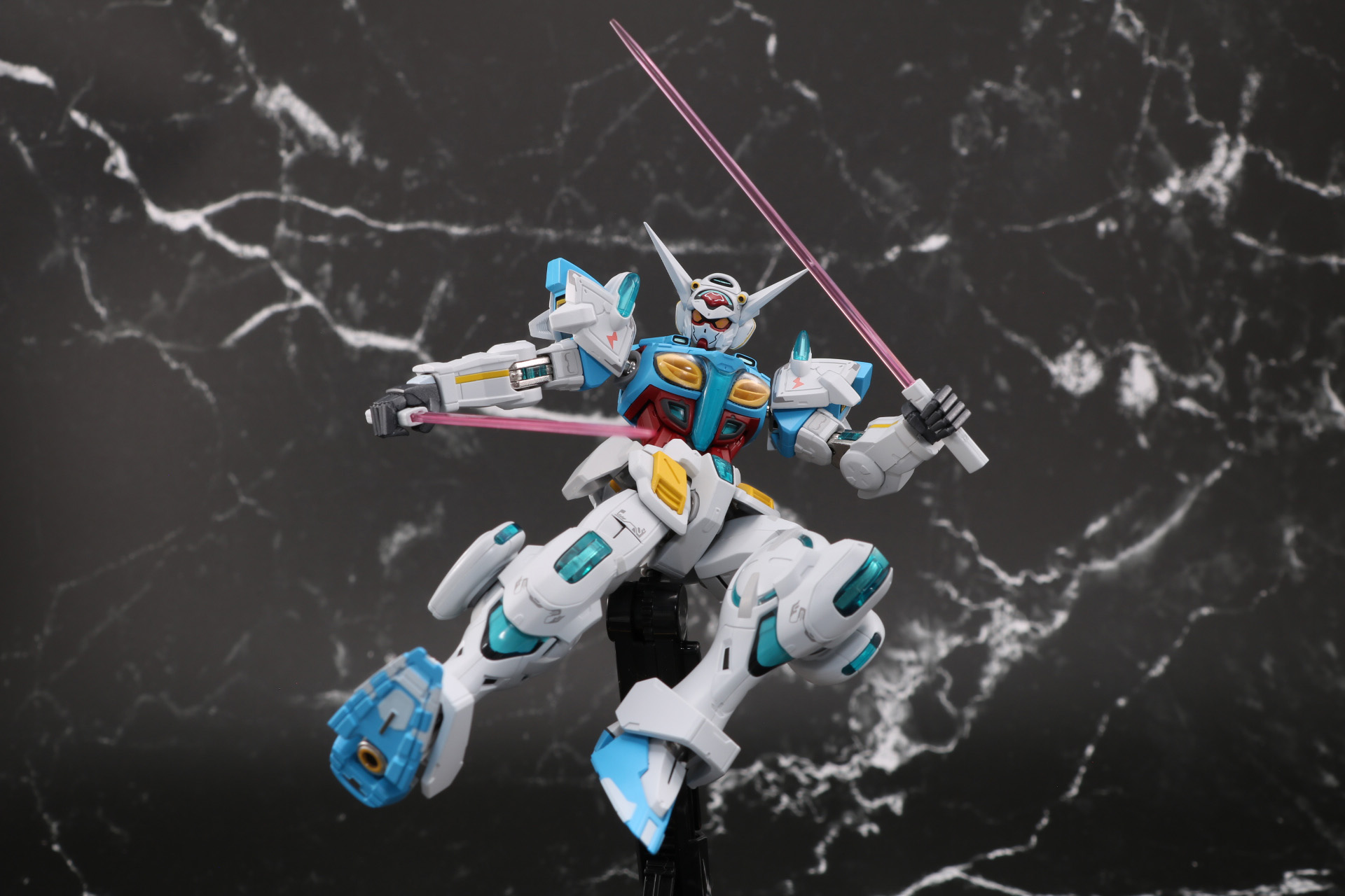 補助支柱を使ってフォトン・バッテリーを射出するアクション