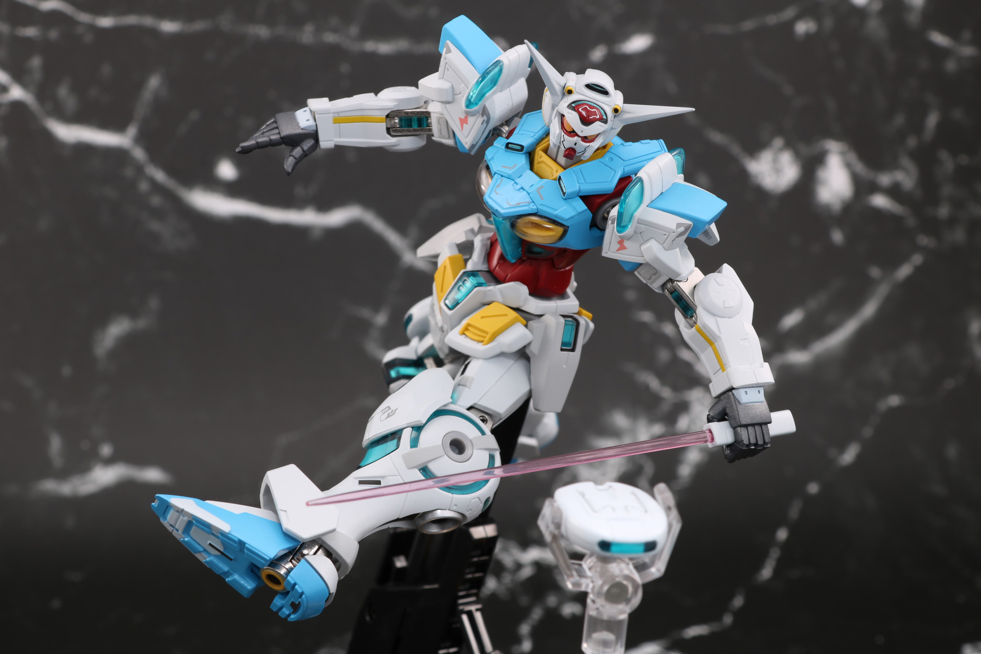 補助支柱を使ってフォトン・バッテリーを射出するアクション