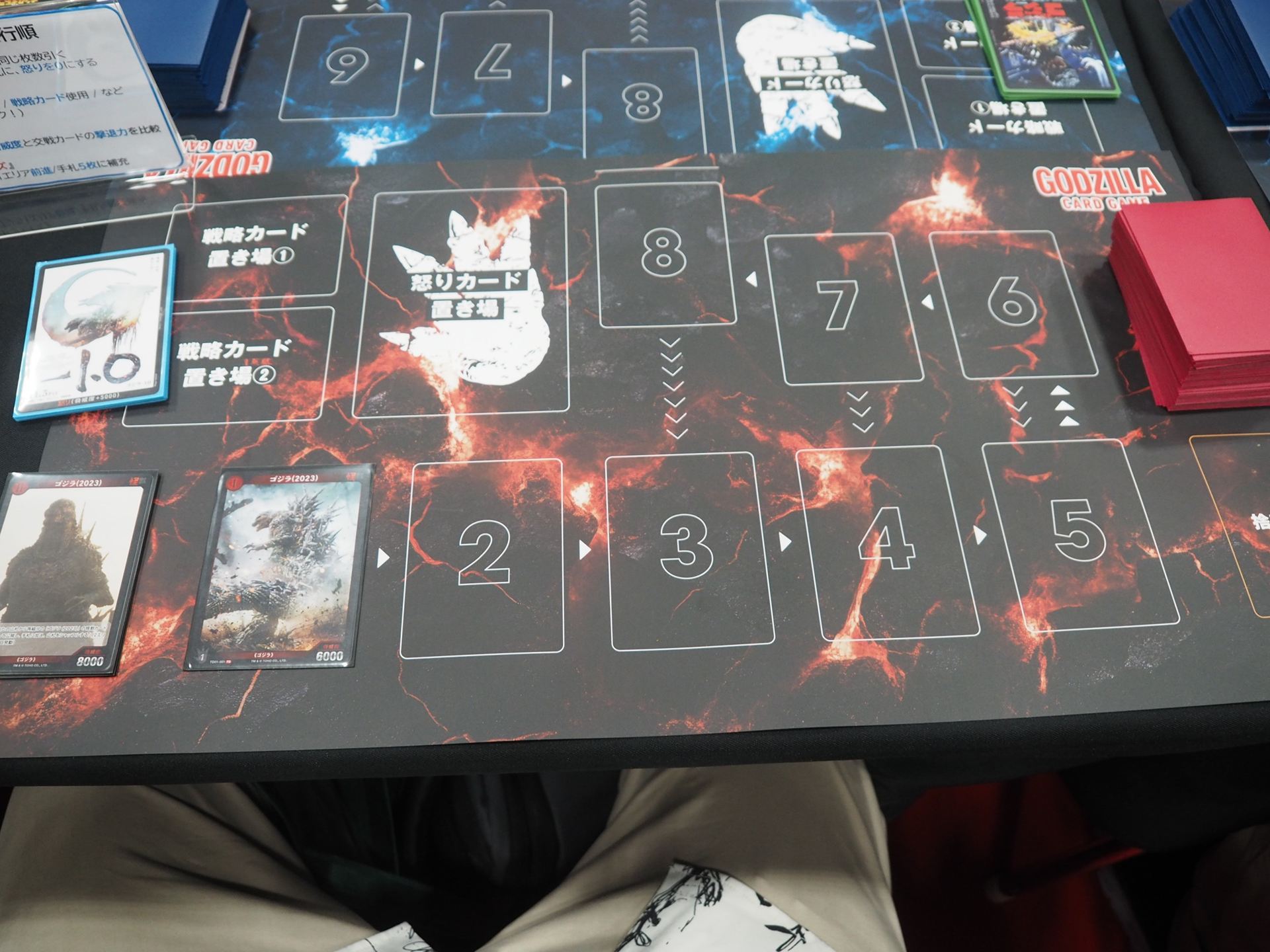 まず、怪獣デッキから等級1の「ゴジラ(2023)」を出してエリア1に置く