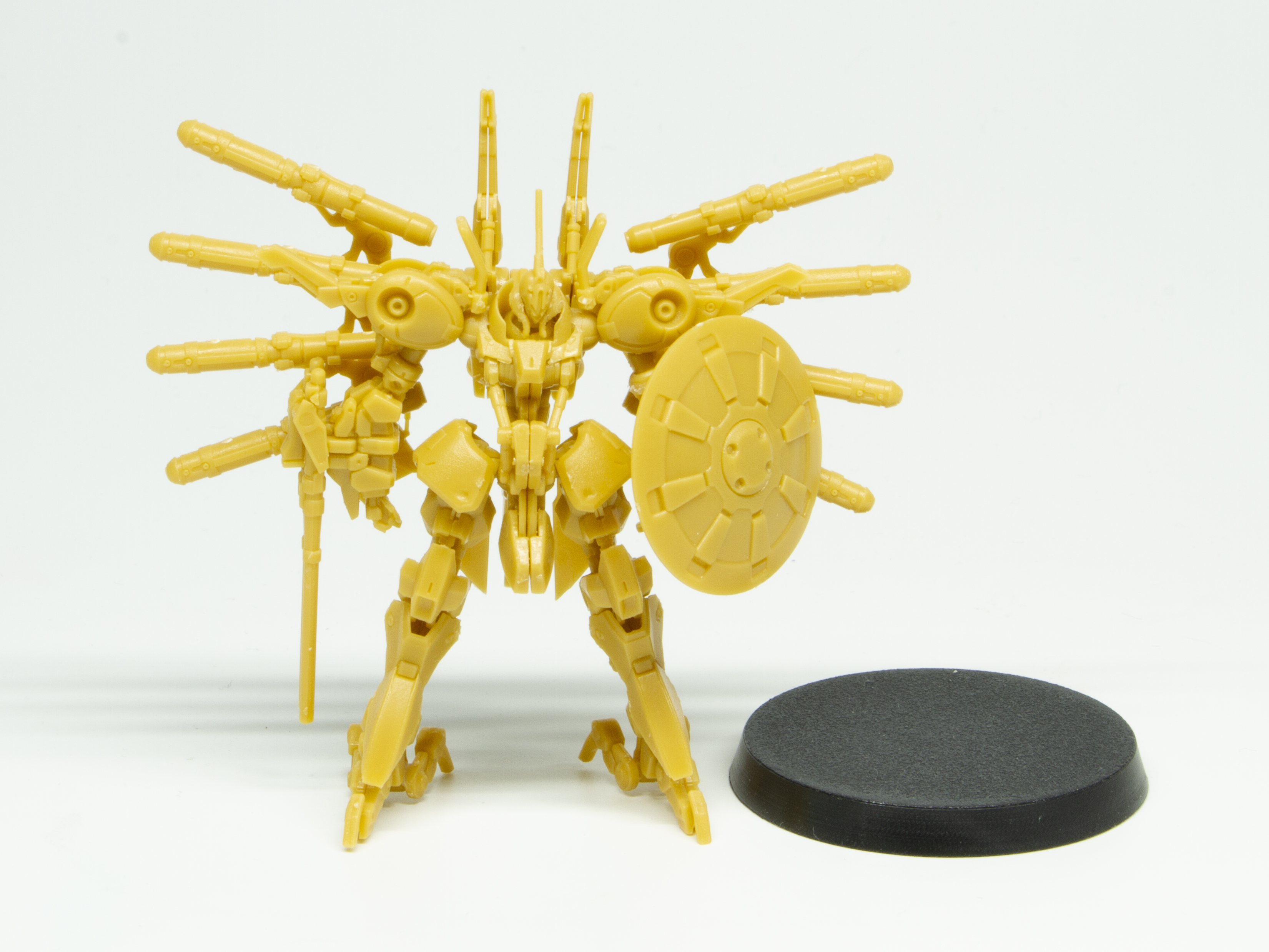 今回組み立てたのは第4弾「パラス・アテネ」。40mm丸ベースに瞬間接着剤で取り付ける