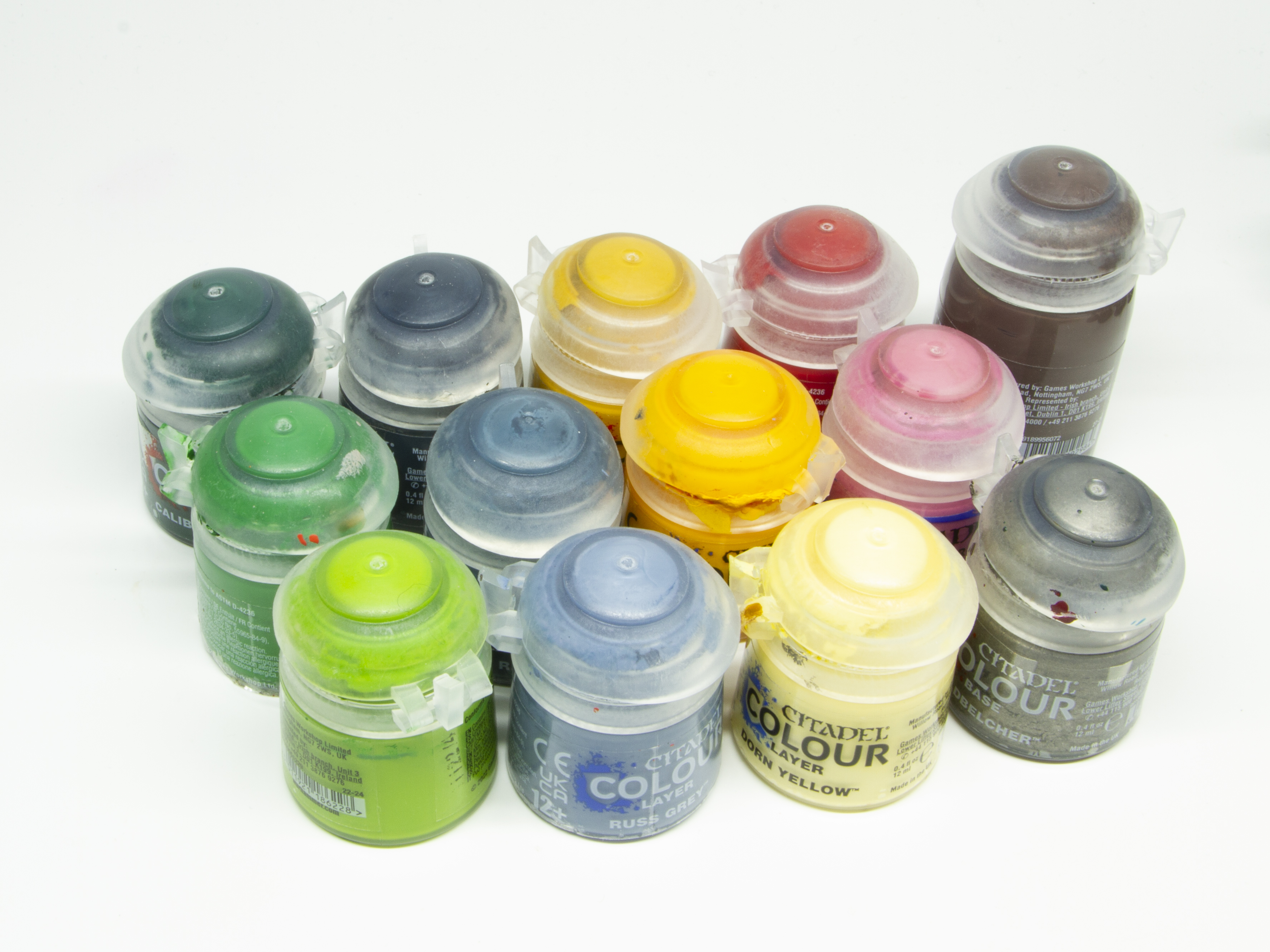 今回使用した塗料。通常カラー12個、テクニカル1個の13個