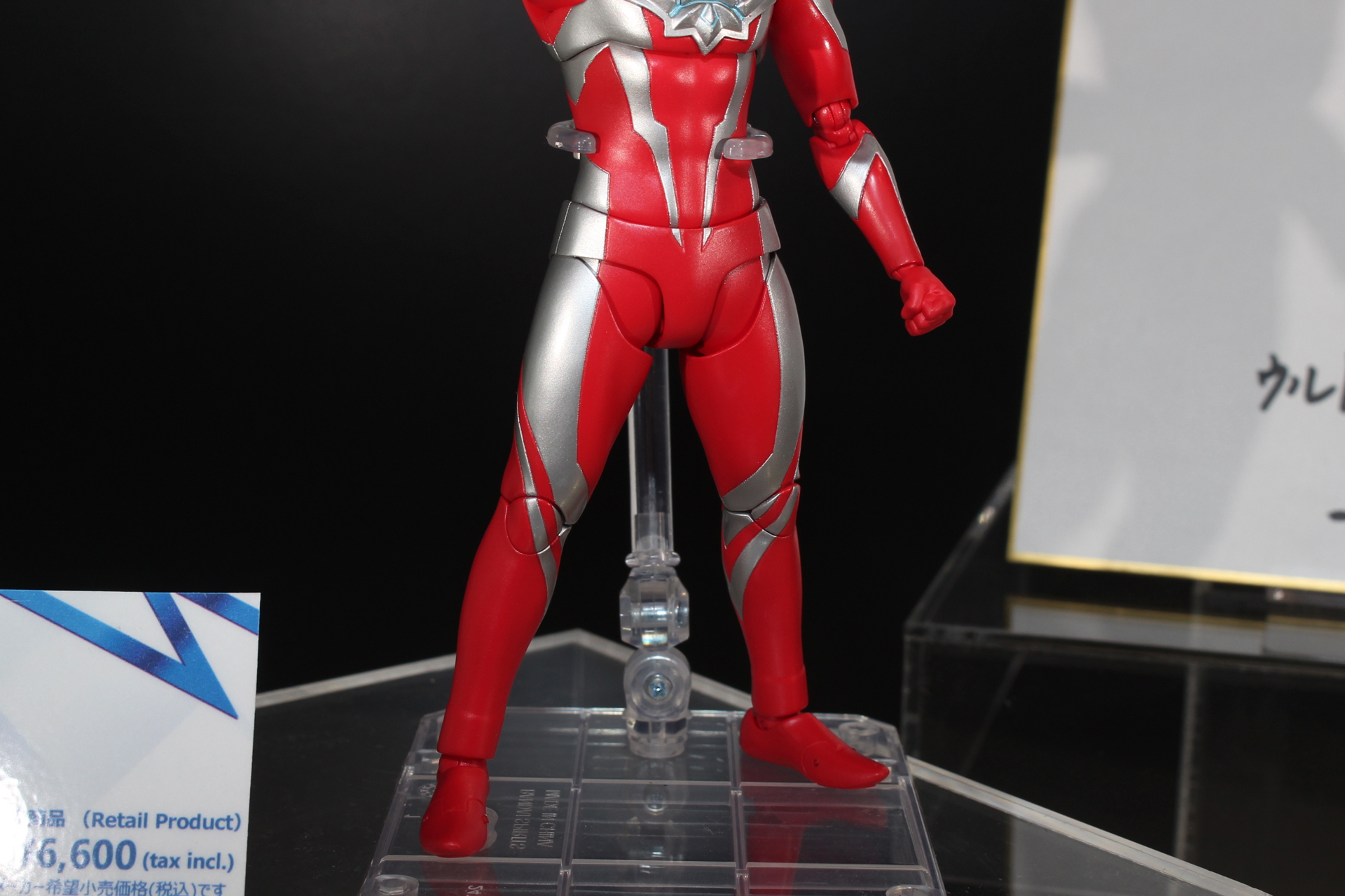 S.H.Figuartsの設計に準じ、可動時も身体のラインに違和感が出ない設計