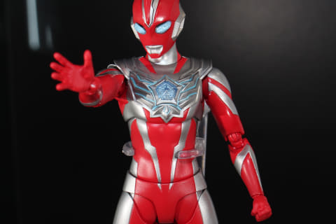 ウルトラマン フィギュア 赤　大 特別企画】赤い光の巨人「ウルトラマンオメガ」が早くもS.H.