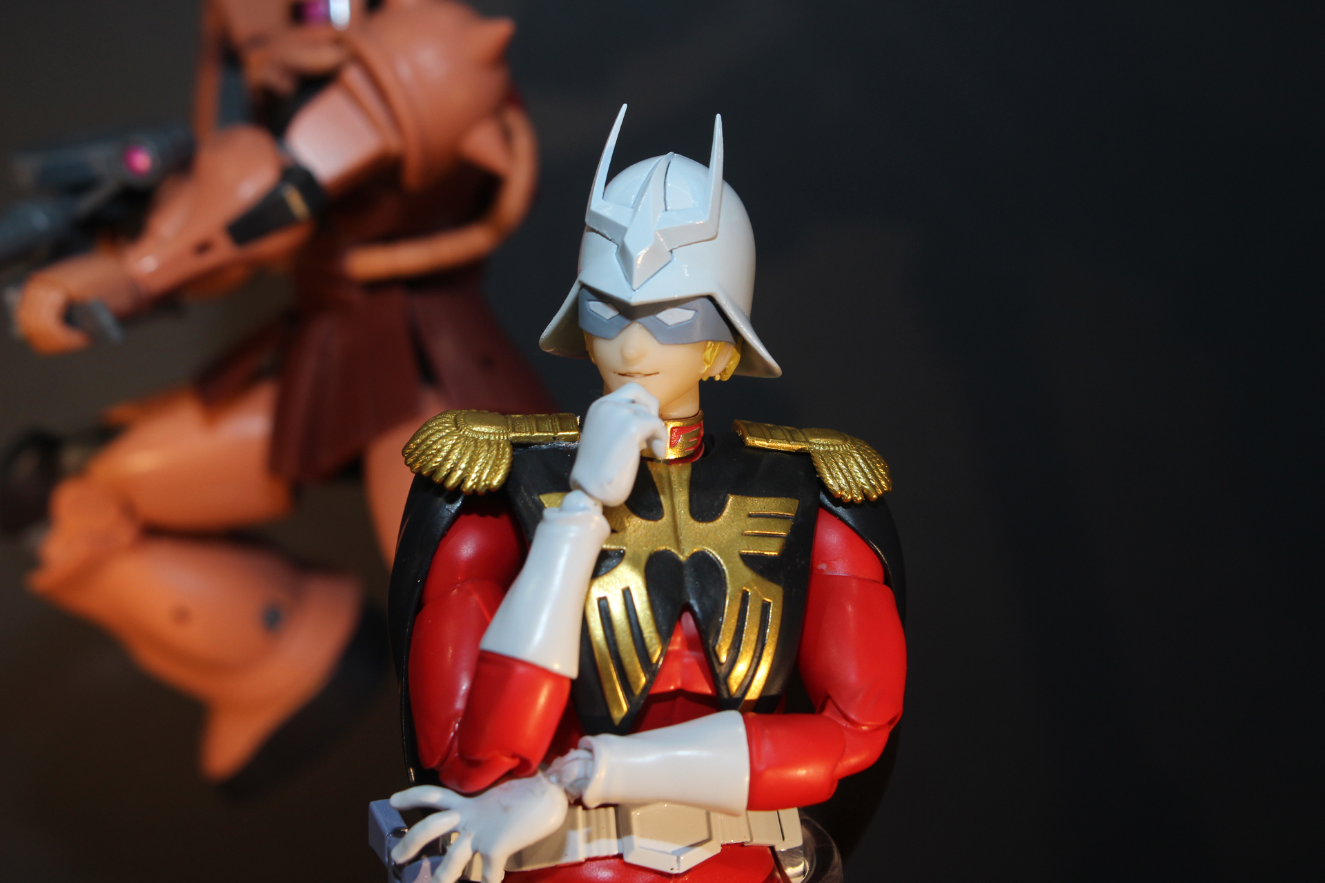 これこそ「赤い彗星」と呼ばれたシャアの姿だ