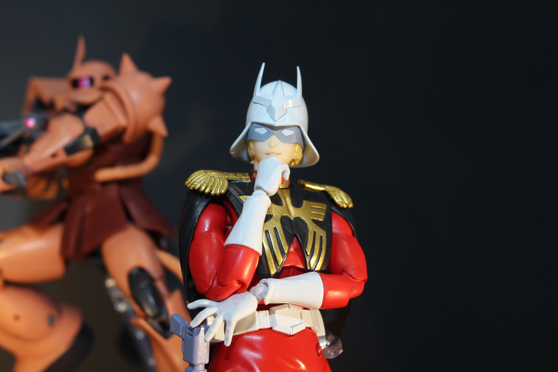 この微笑のほか、3つの表情パーツが付属する