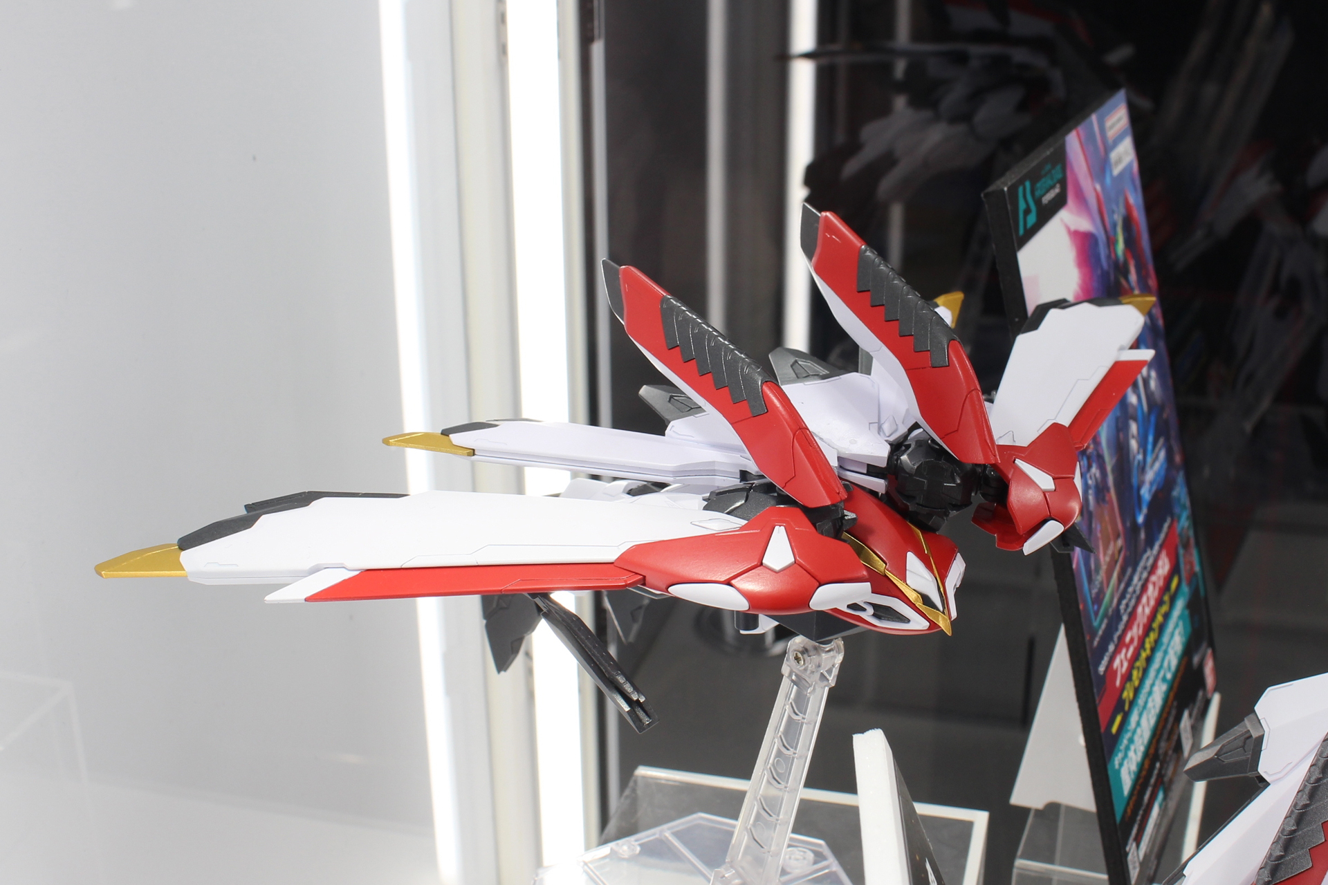 フェニックスの名にふさわしいバード形態。