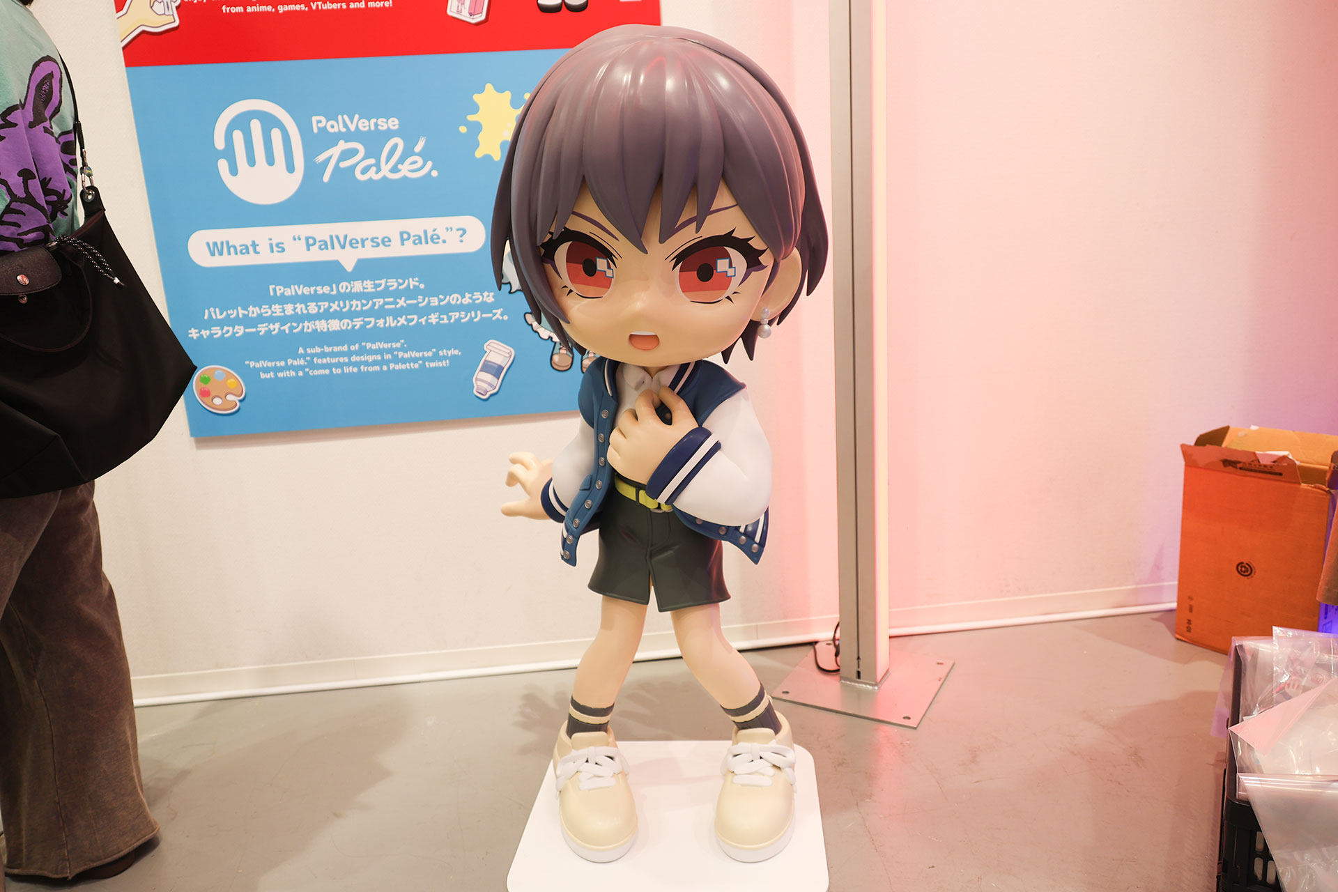 イベントスペースに入ると巨大なフィギュアがお出迎えしてくれる