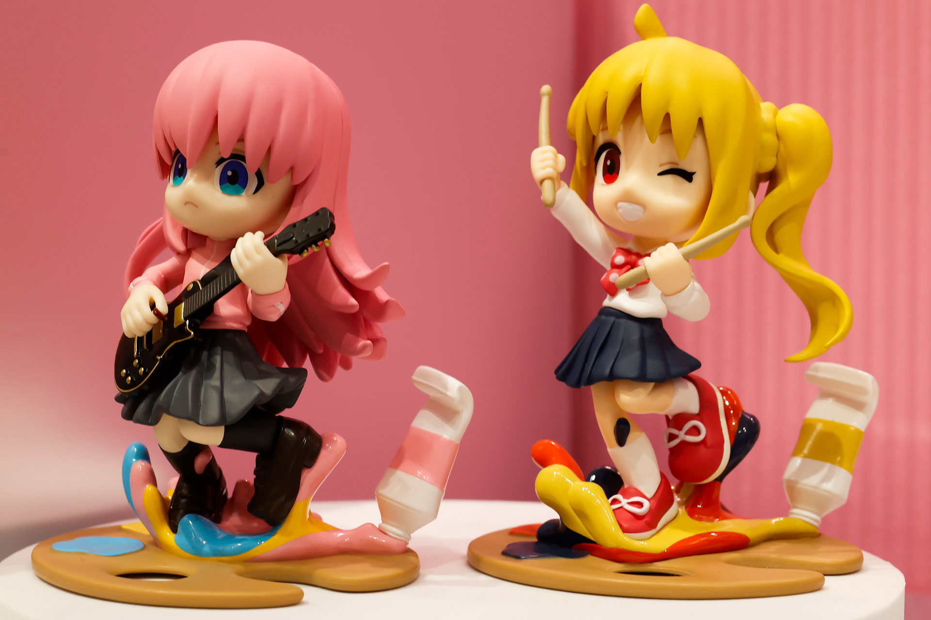 「PalVerse Palé.　アニメ ぼっち・ざ・ろっく！」の後藤ひとりと伊地知虹夏