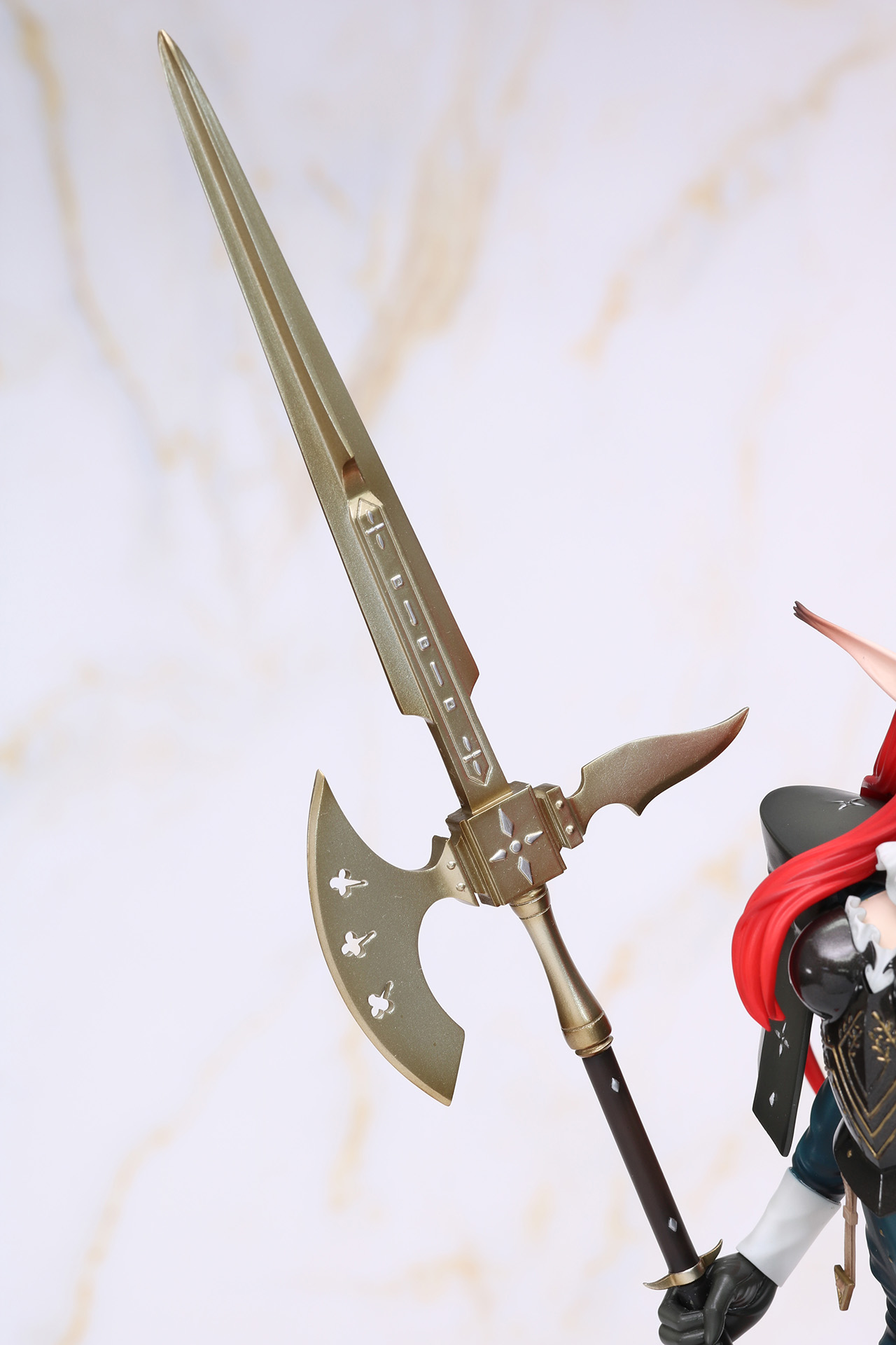 刃は重厚感あるゴールド