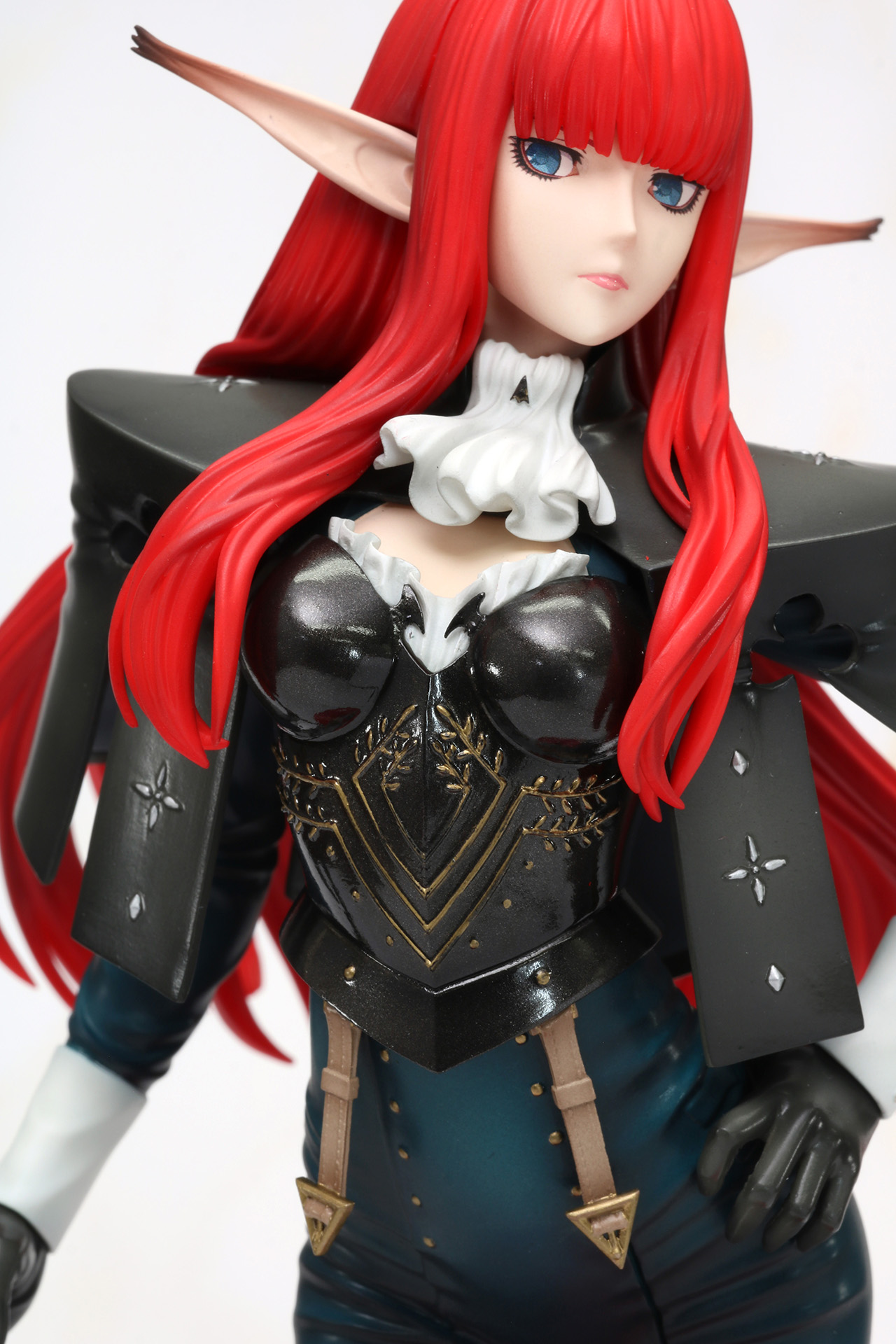 鎧とケープでそれぞれ異なる質感