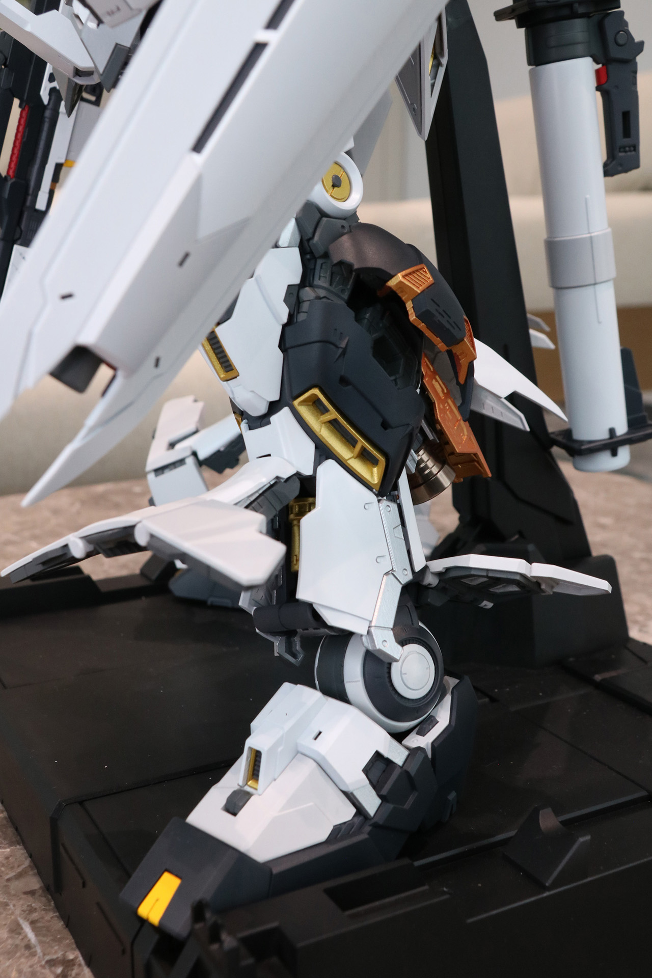 脛アーマーなども大きく展開
