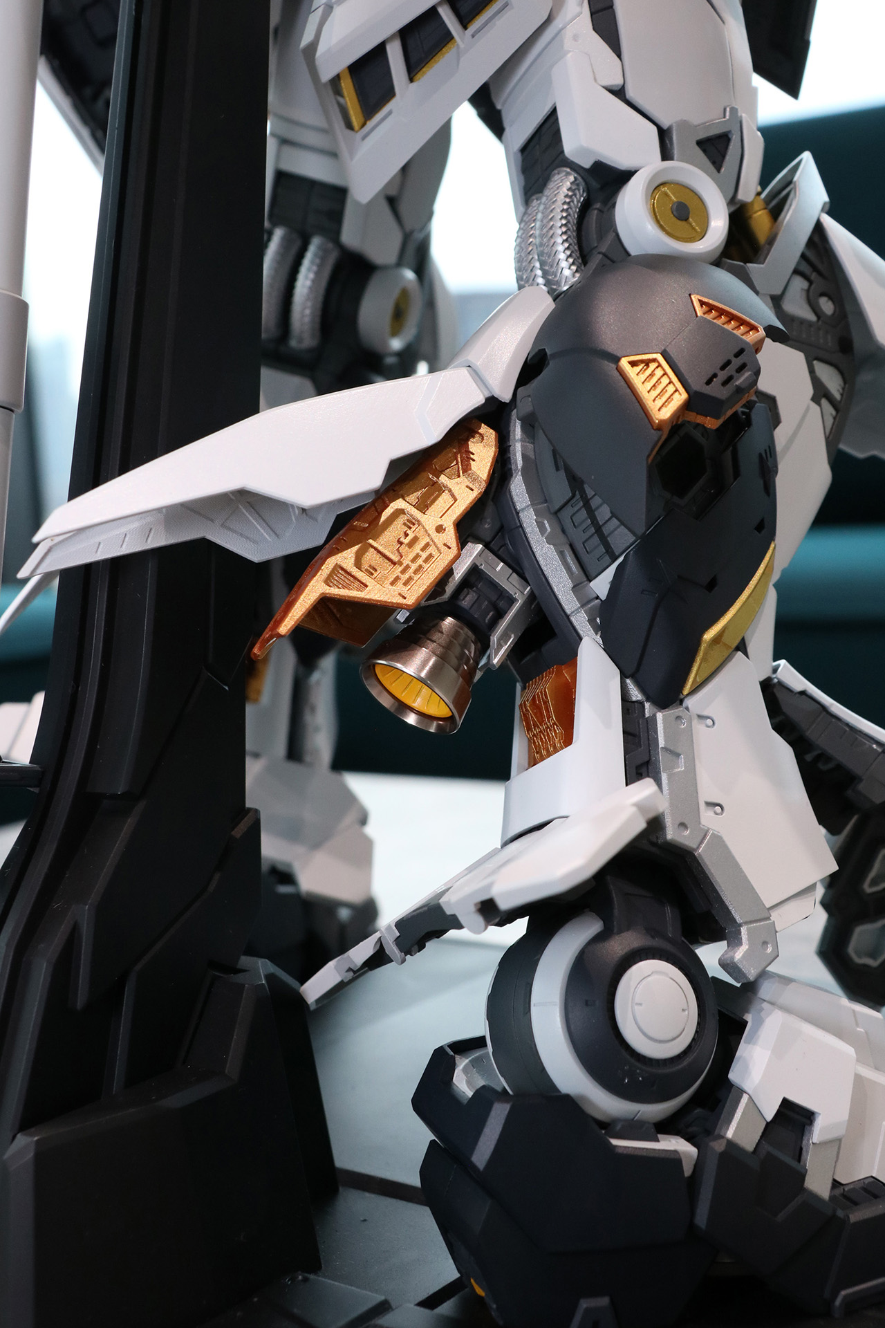 脛アーマーなども大きく展開