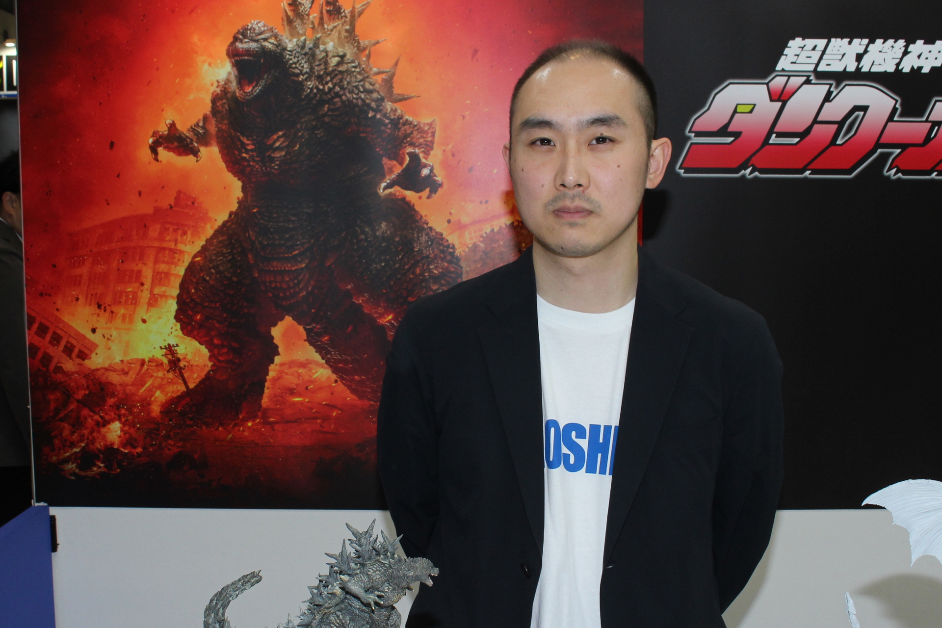 アオシマ マーケティング本部 企画部 キャラクター企画チーム 山之内拓也氏。2023年にアオシマ入社。約半年間金型設計部門に所属し、その後現在の企画部へと異動、「1/450 伝説巨神イデオン アニメカラーver.」を手がけた後、「PLAfig. ゴジラ（2023）」を一から企画し、「ACKS 1/144 超獣機神ダンクーガ」などと並行して開発を手がけている