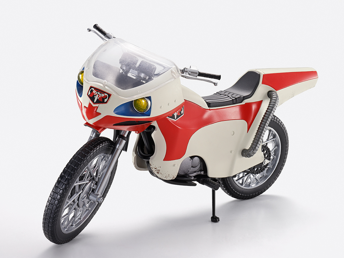 「仮面ライダー」放映当時の劇中に登場する「新サイクロン号」を忠実な造形で立体化。スクリーンや赤外線ヘッドライトには、クリアパーツを使用。